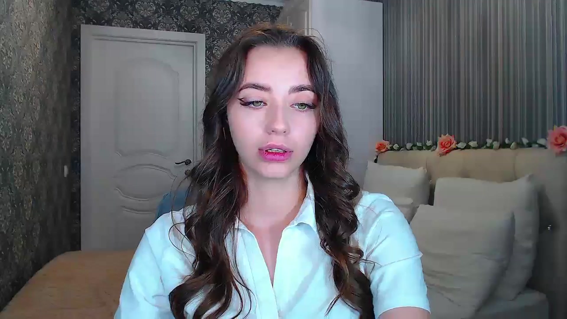 Gallery image thumbnail from EmeraldLilyyy's myfreecams stream on, 10/16/2024, 15:20 image 17 of 20