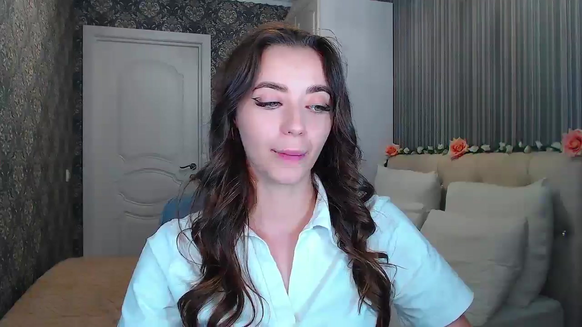 Gallery image thumbnail from EmeraldLilyyy's myfreecams stream on, 10/16/2024, 15:20 image 16 of 20