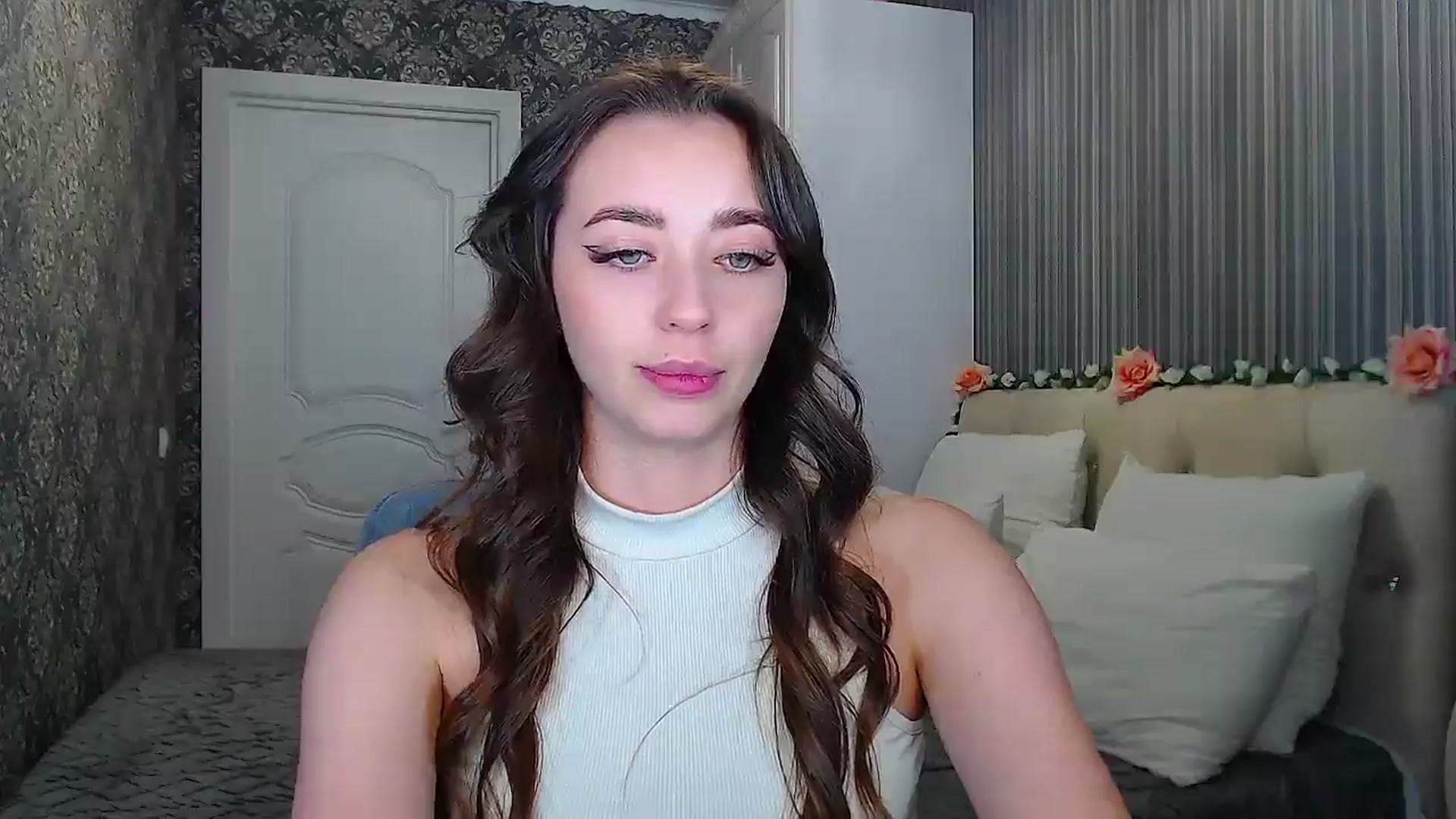 Gallery image thumbnail from EmeraldLilyyy's myfreecams stream on, 10/18/2024, 14:04 image 9 of 20