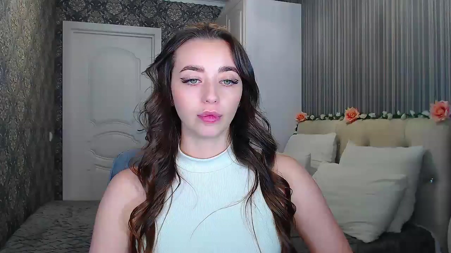 Gallery image thumbnail from EmeraldLilyyy's myfreecams stream on, 10/18/2024, 14:04 image 8 of 20