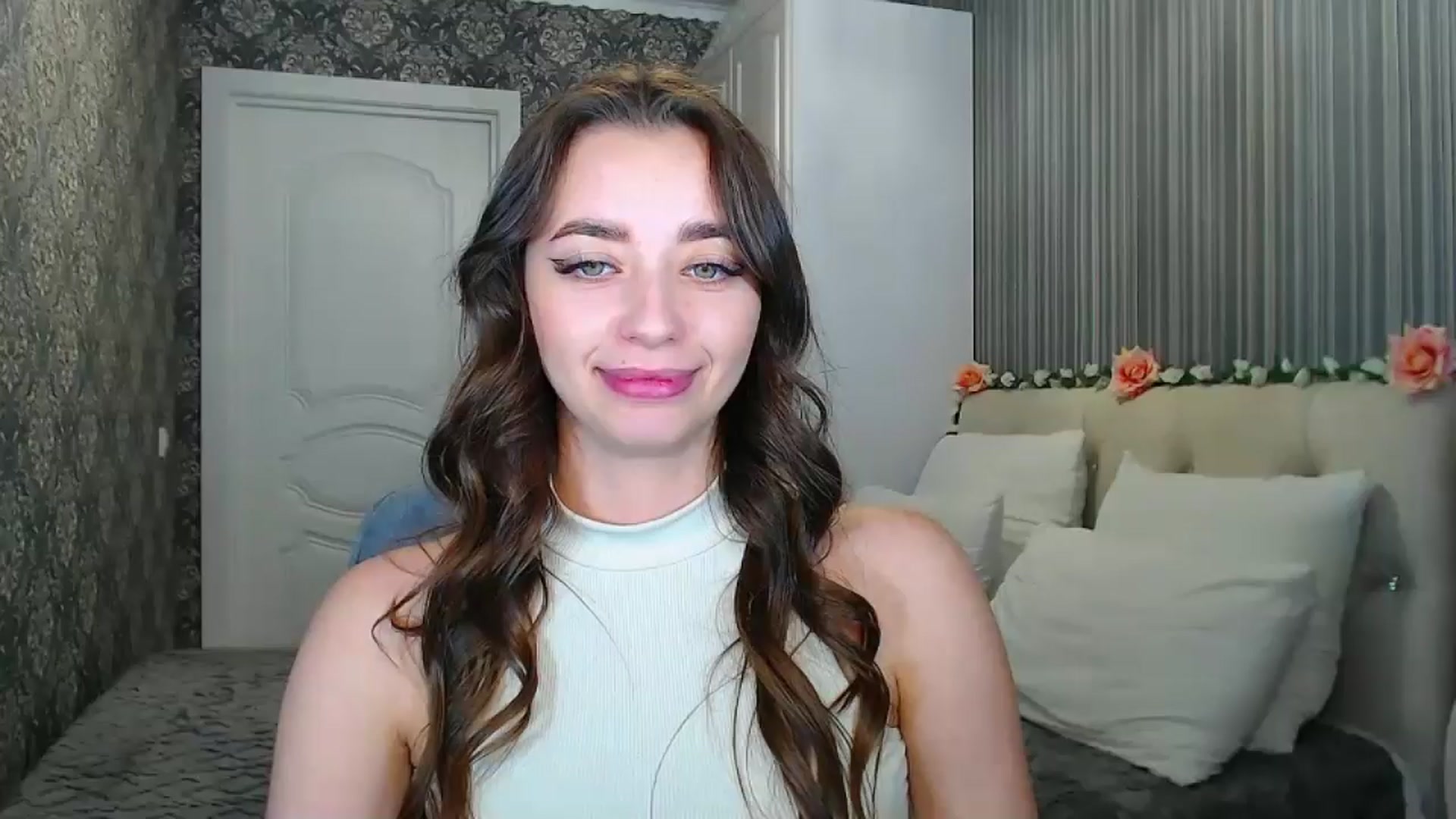 Gallery image thumbnail from EmeraldLilyyy's myfreecams stream on, 10/18/2024, 14:04 image 18 of 20