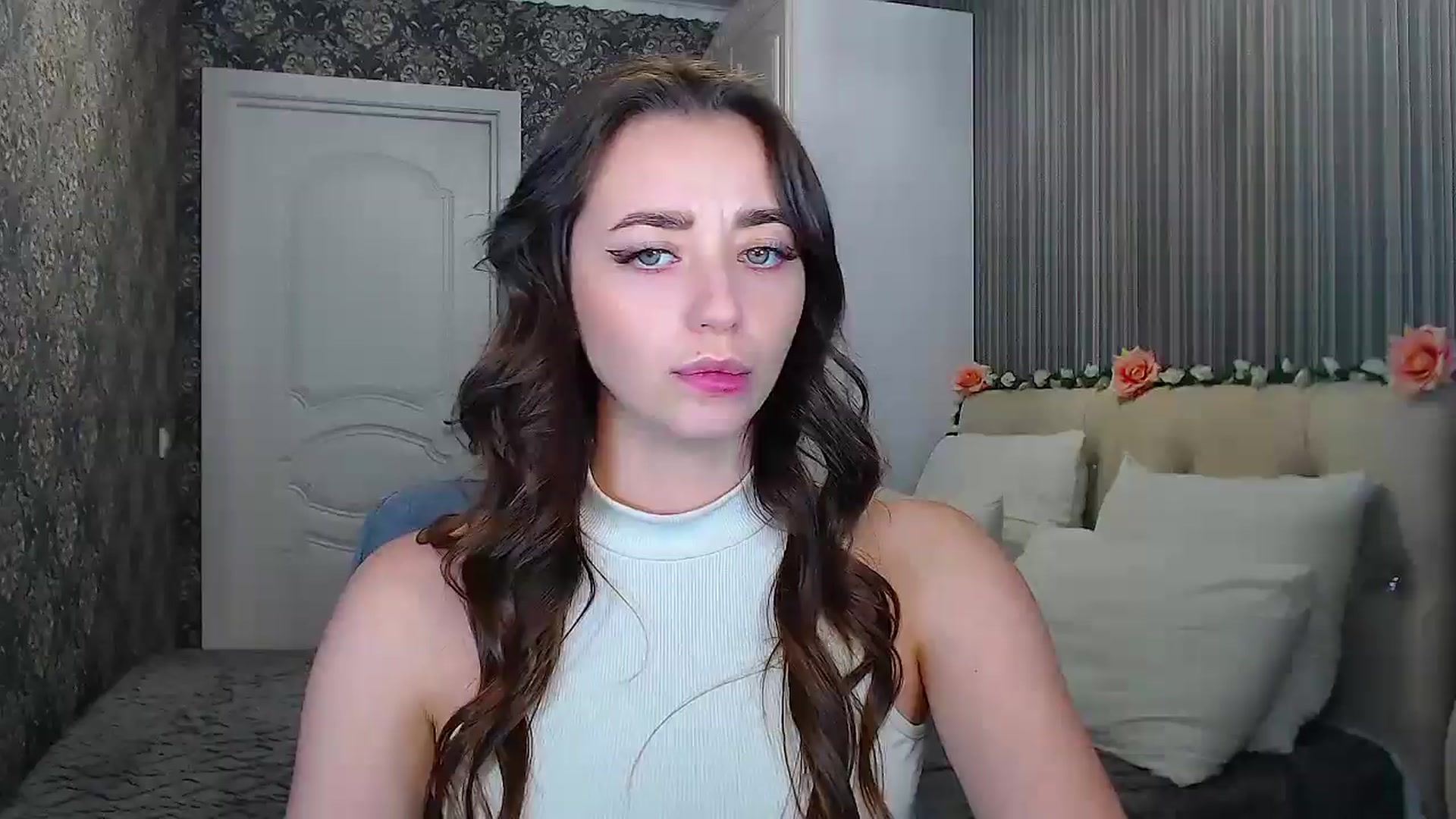 Gallery image thumbnail from EmeraldLilyyy's myfreecams stream on, 10/18/2024, 14:04 image 10 of 20