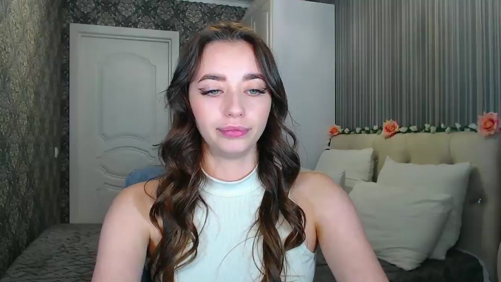 Gallery image thumbnail from EmeraldLilyyy's myfreecams stream on, 10/18/2024, 14:04 image 4 of 20