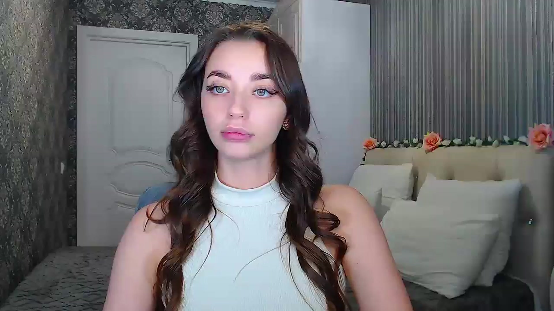 Gallery image thumbnail from EmeraldLilyyy's myfreecams stream on, 10/18/2024, 14:04 image 14 of 20