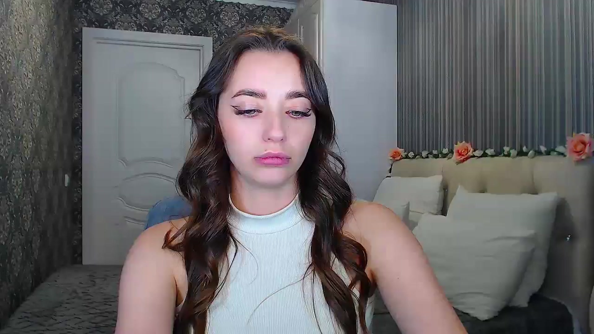 Gallery image thumbnail from EmeraldLilyyy's myfreecams stream on, 10/18/2024, 14:04 image 13 of 20