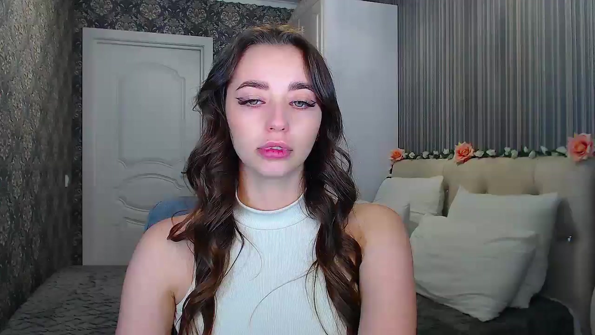 Gallery image thumbnail from EmeraldLilyyy's myfreecams stream on, 10/18/2024, 14:04 image 11 of 20