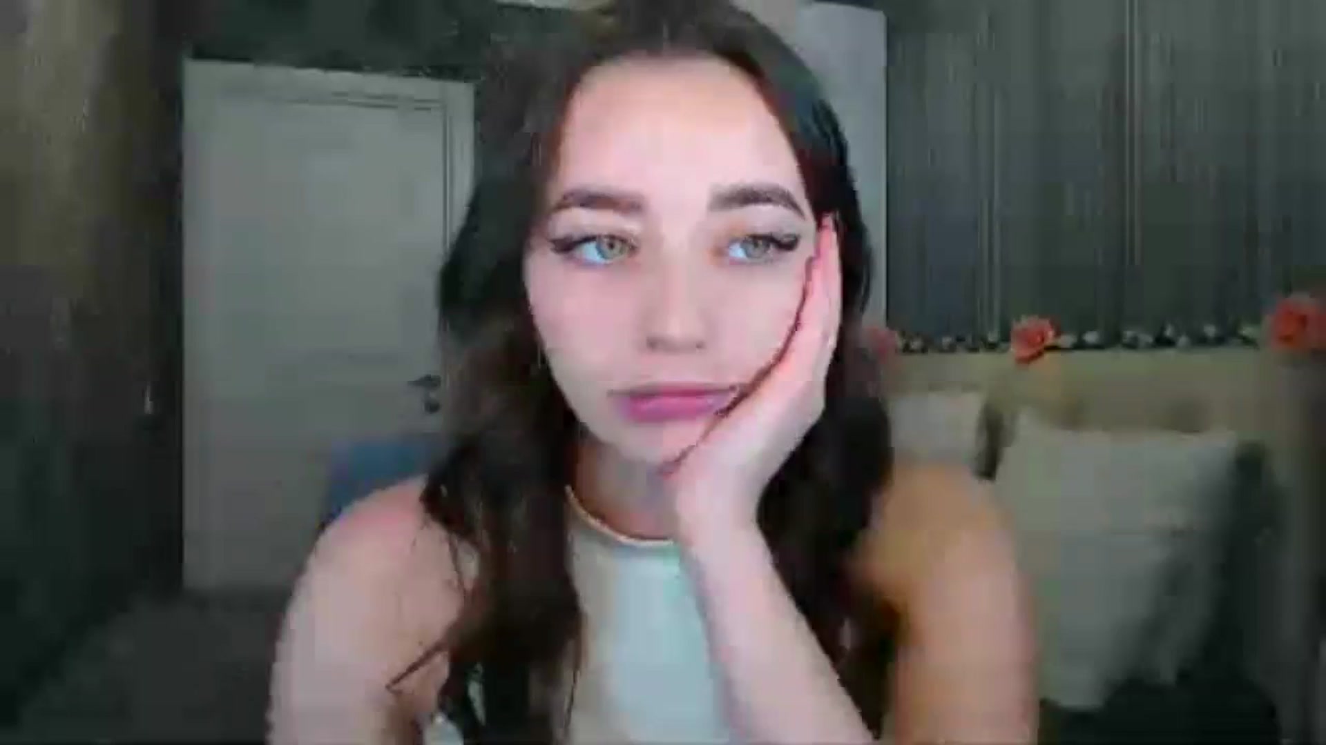 Gallery image thumbnail from EmeraldLilyyy's myfreecams stream on, 10/18/2024, 14:42 image 6 of 20