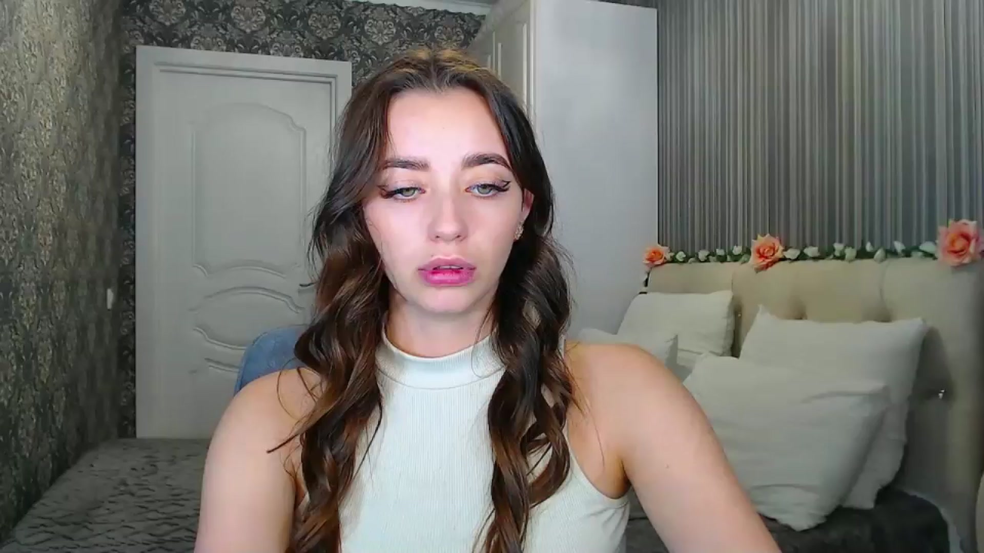 Gallery image thumbnail from EmeraldLilyyy's myfreecams stream on, 10/18/2024, 14:42 image 8 of 20