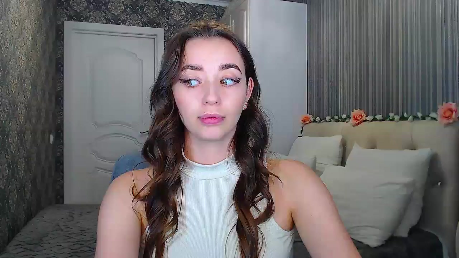 Gallery image thumbnail from EmeraldLilyyy's myfreecams stream on, 10/18/2024, 14:42 image 1 of 20
