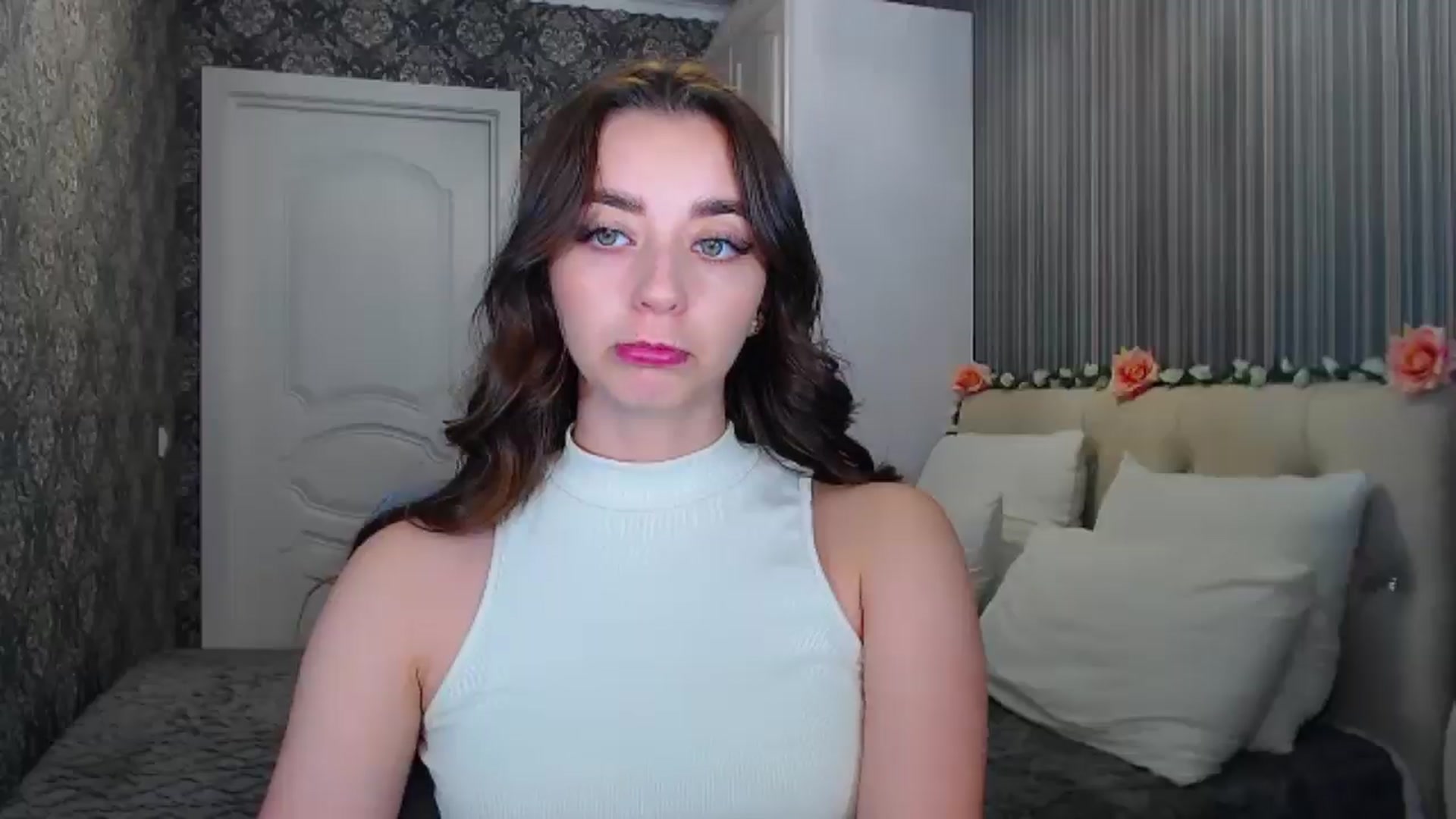 Gallery image thumbnail from EmeraldLilyyy's myfreecams stream on, 10/18/2024, 14:42 image 9 of 20