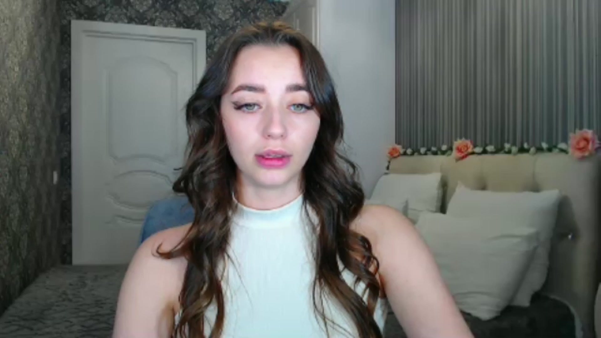 Gallery image thumbnail from EmeraldLilyyy's myfreecams stream on, 10/18/2024, 15:38 image 1 of 20