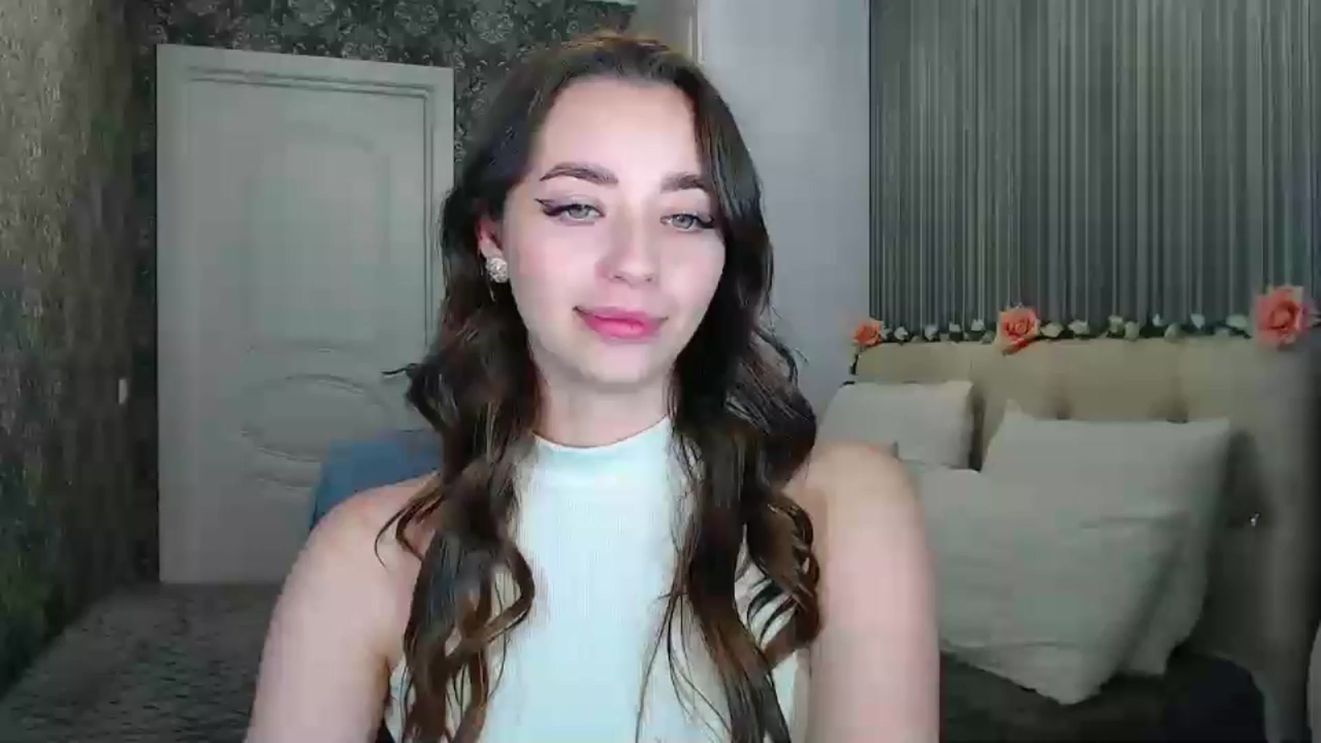 Gallery image thumbnail from EmeraldLilyyy's myfreecams stream on, 10/18/2024, 15:38 image 2 of 20