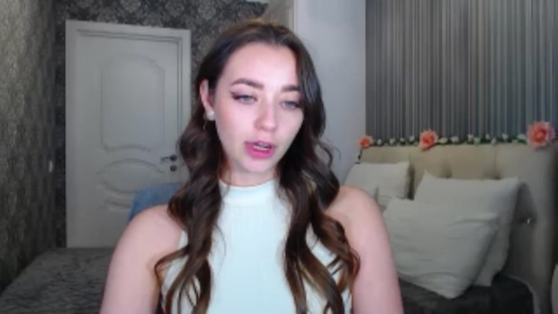 Gallery image thumbnail from EmeraldLilyyy's myfreecams stream on, 10/18/2024, 15:38 image 6 of 20