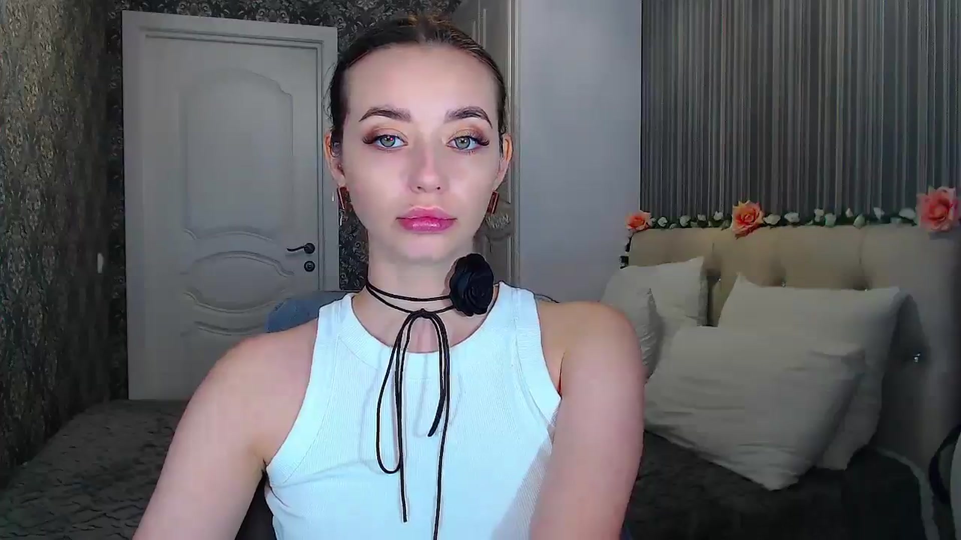 Gallery image thumbnail from EmeraldLilyyy's myfreecams stream on, 10/19/2024, 10:59 image 4 of 20