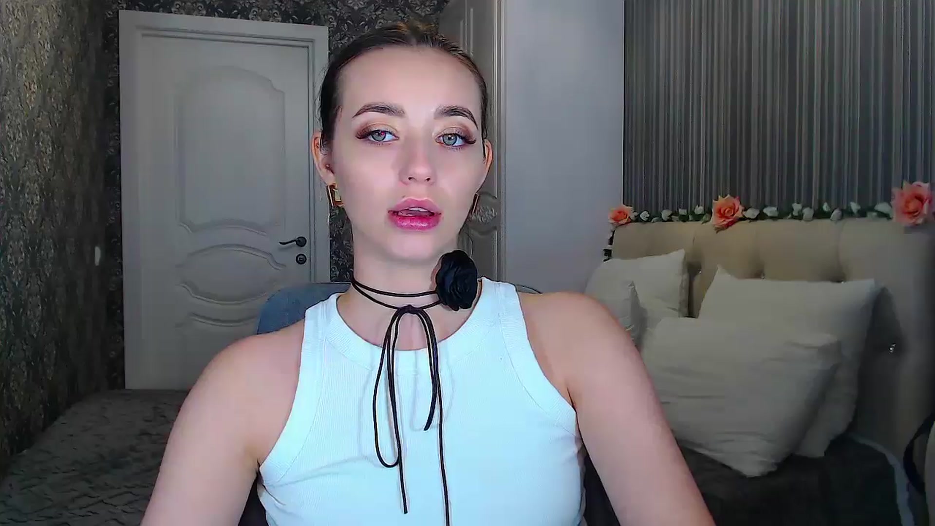 Gallery image thumbnail from EmeraldLilyyy's myfreecams stream on, 10/19/2024, 10:59 image 5 of 20