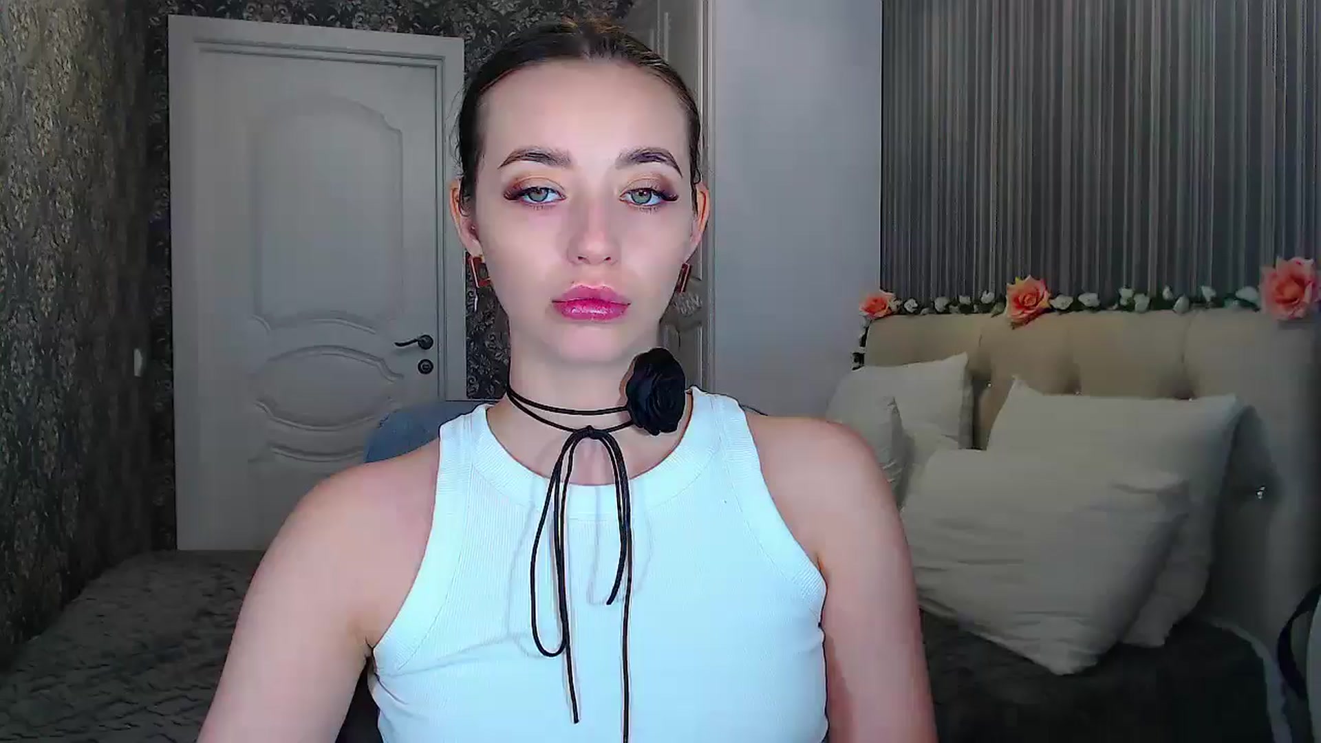 Gallery image thumbnail from EmeraldLilyyy's myfreecams stream on, 10/19/2024, 10:59 image 3 of 20