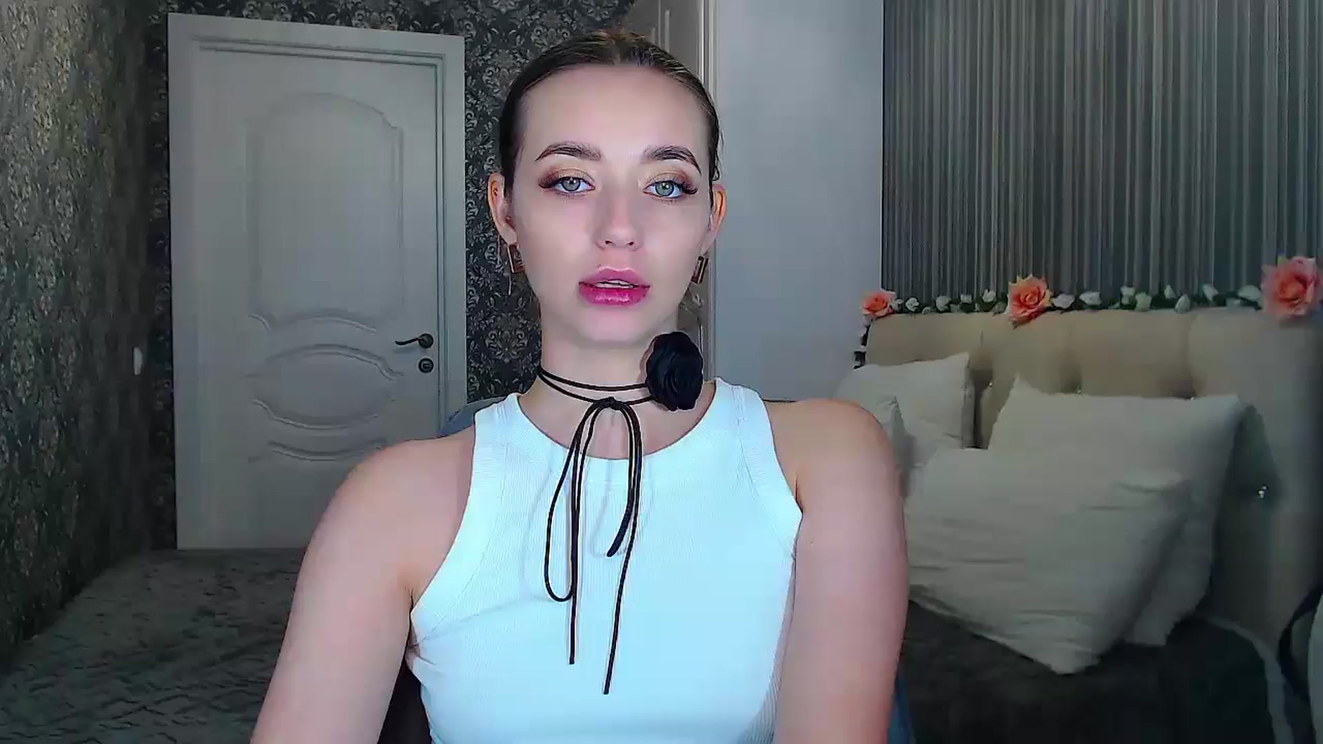 Gallery image thumbnail from EmeraldLilyyy's myfreecams stream on, 10/19/2024, 10:59 image 12 of 20