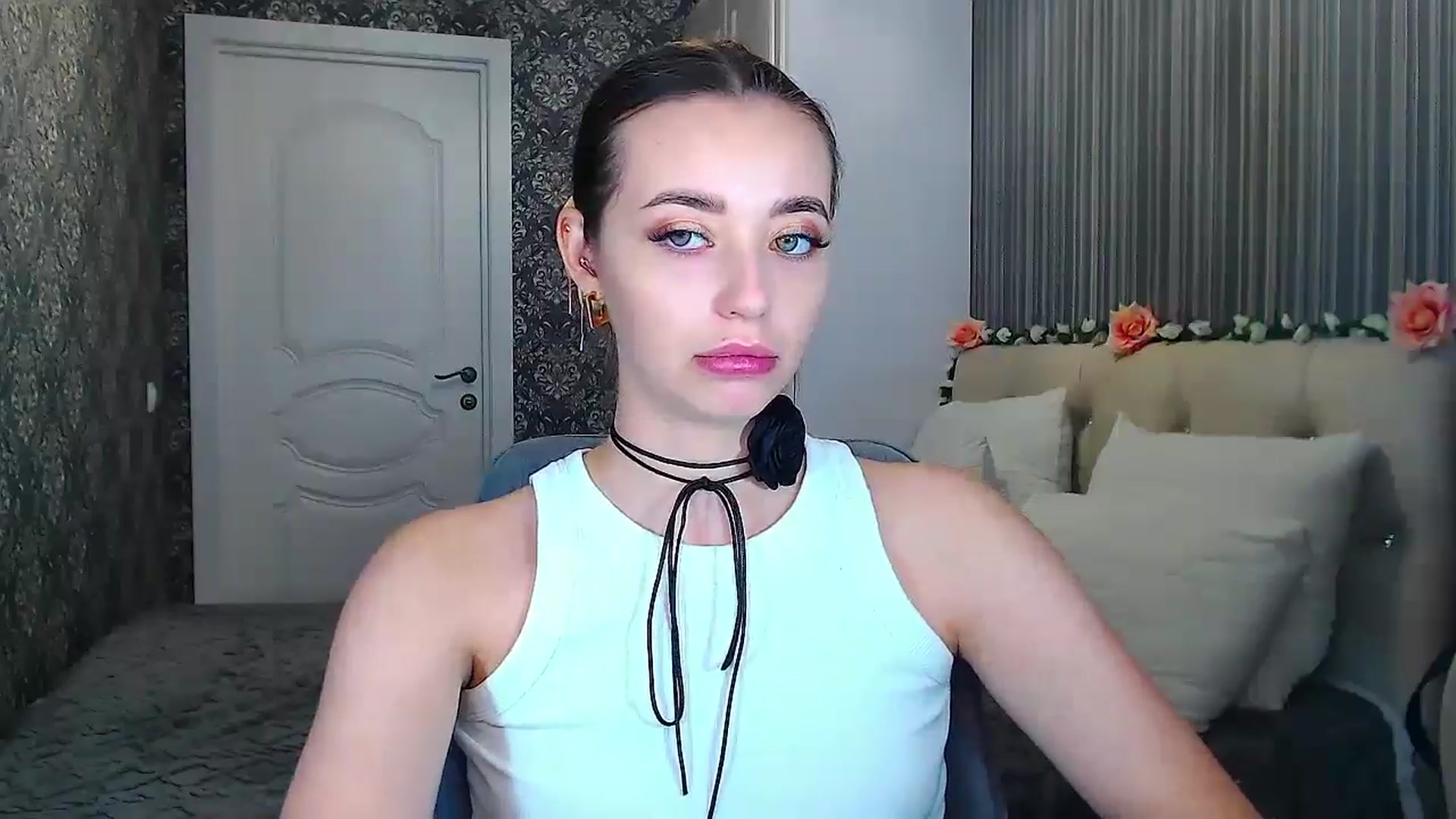 Gallery image thumbnail from EmeraldLilyyy's myfreecams stream on, 10/19/2024, 10:59 image 19 of 20