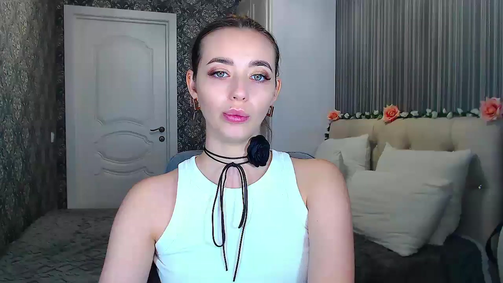 Gallery image thumbnail from EmeraldLilyyy's myfreecams stream on, 10/19/2024, 10:59 image 16 of 20
