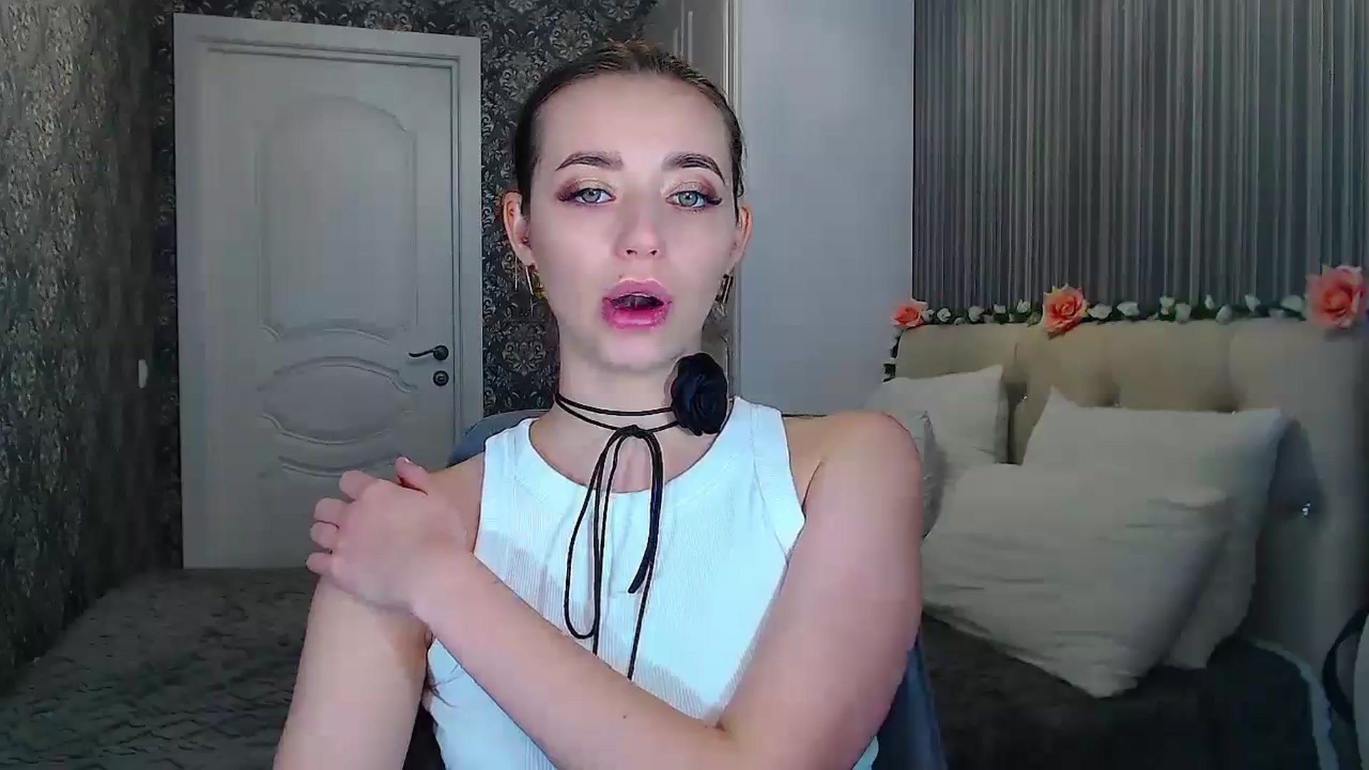 Gallery image thumbnail from EmeraldLilyyy's myfreecams stream on, 10/19/2024, 10:59 image 13 of 20
