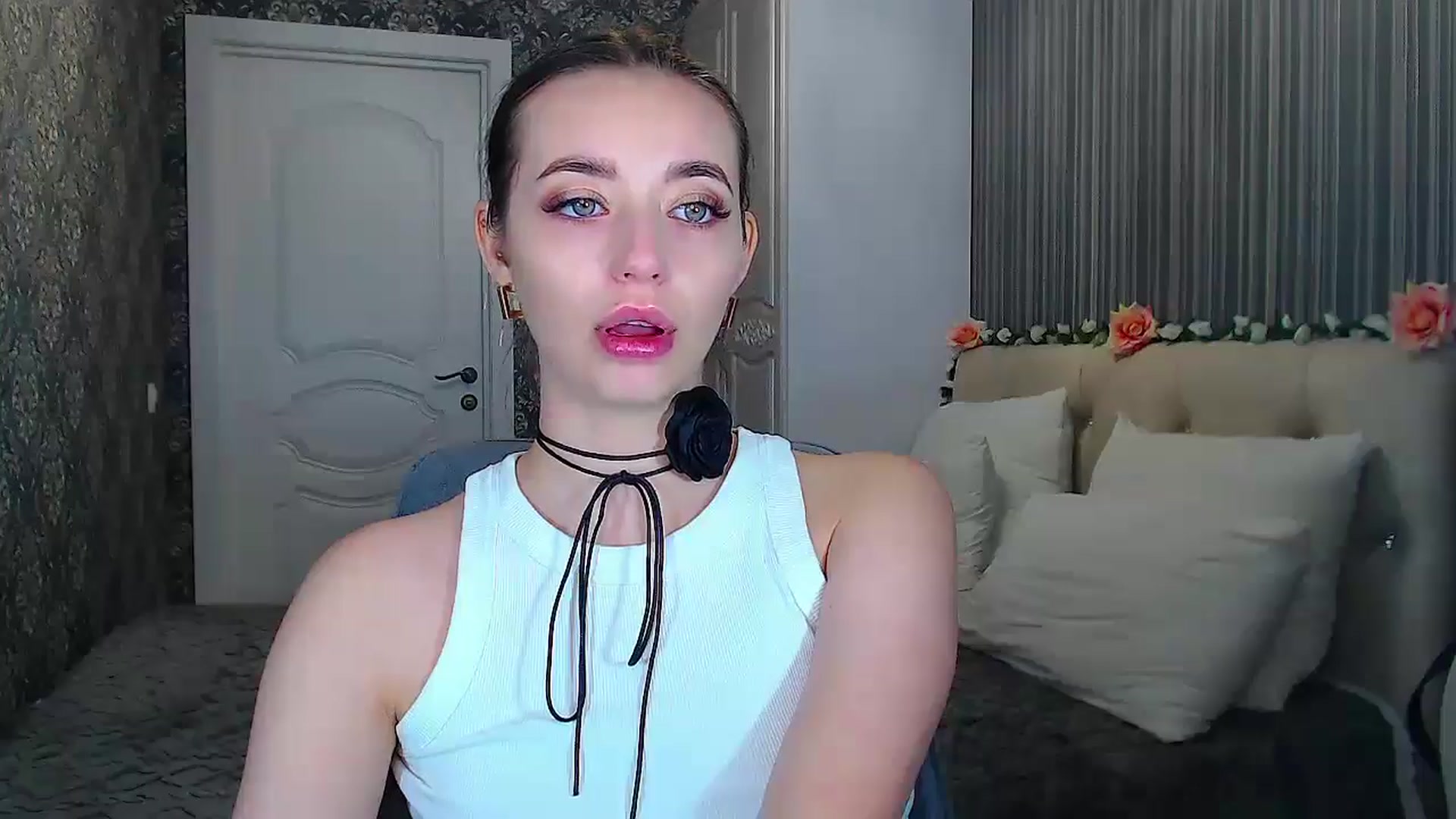 Gallery image thumbnail from EmeraldLilyyy's myfreecams stream on, 10/19/2024, 10:59 image 10 of 20