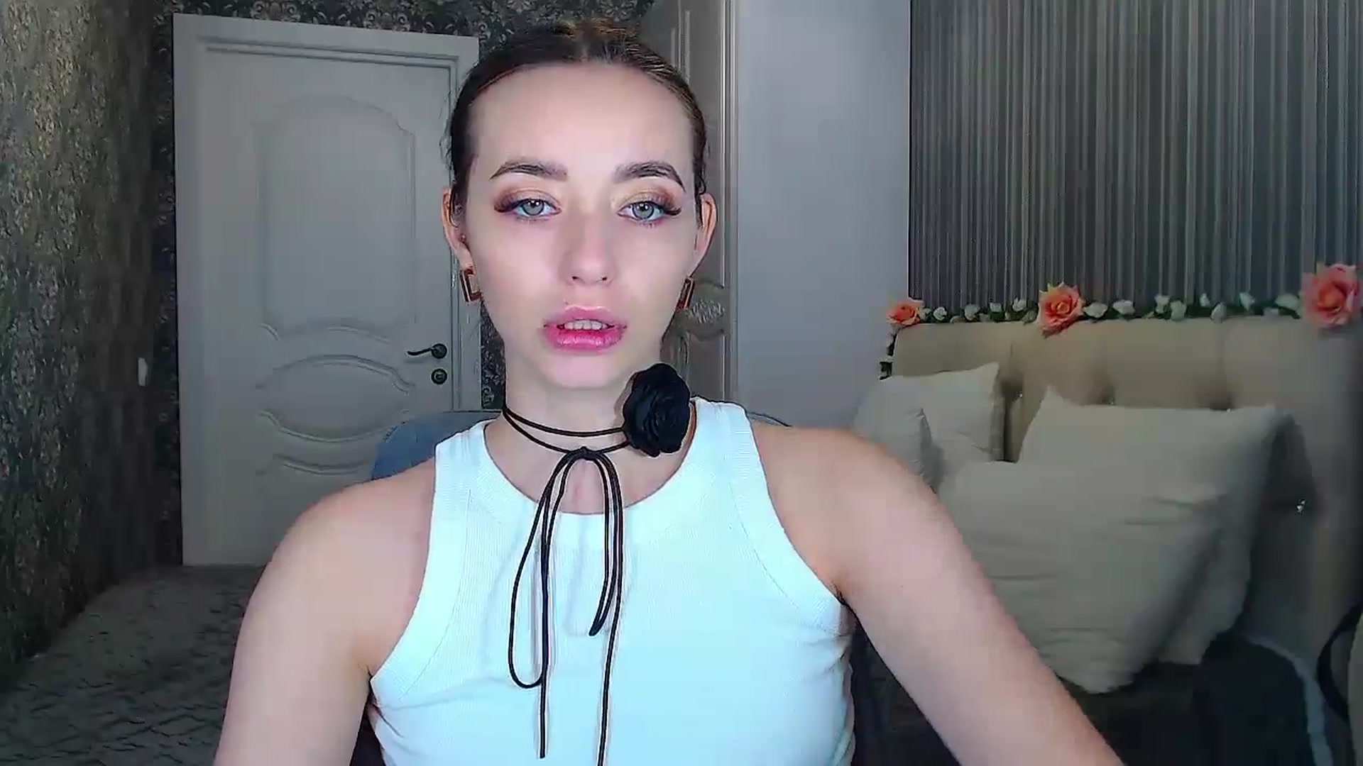 Gallery image thumbnail from EmeraldLilyyy's myfreecams stream on, 10/19/2024, 10:59 image 11 of 20