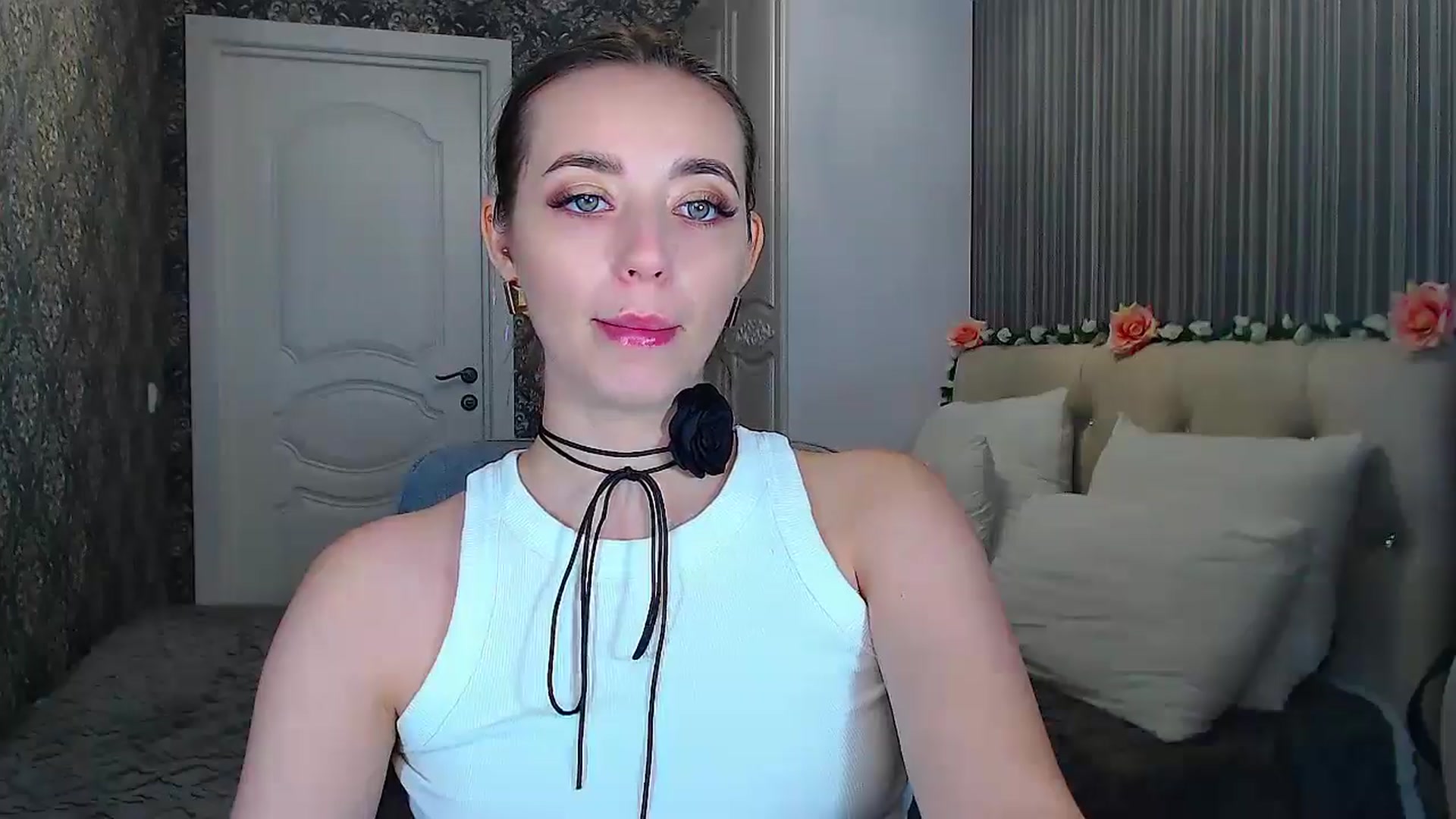 Gallery image thumbnail from EmeraldLilyyy's myfreecams stream on, 10/19/2024, 10:59 image 9 of 20