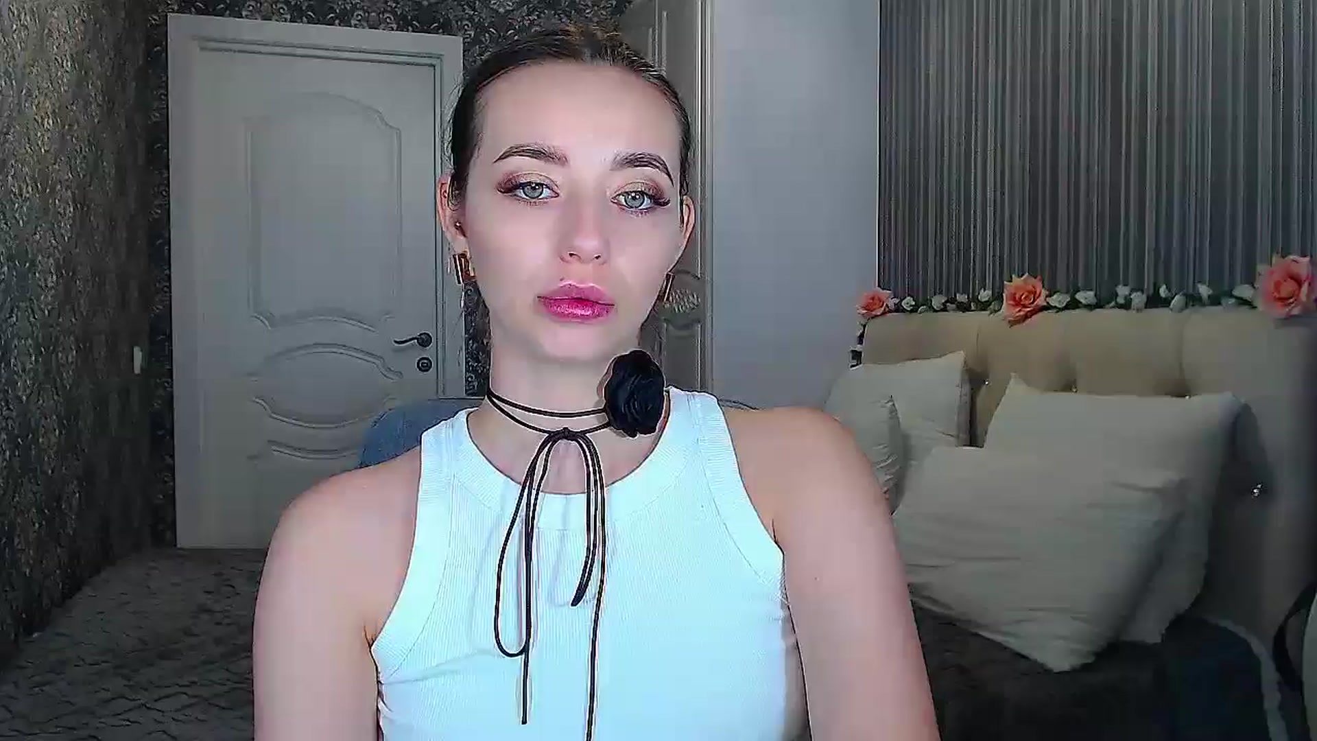 Gallery image thumbnail from EmeraldLilyyy's myfreecams stream on, 10/19/2024, 10:59 image 8 of 20