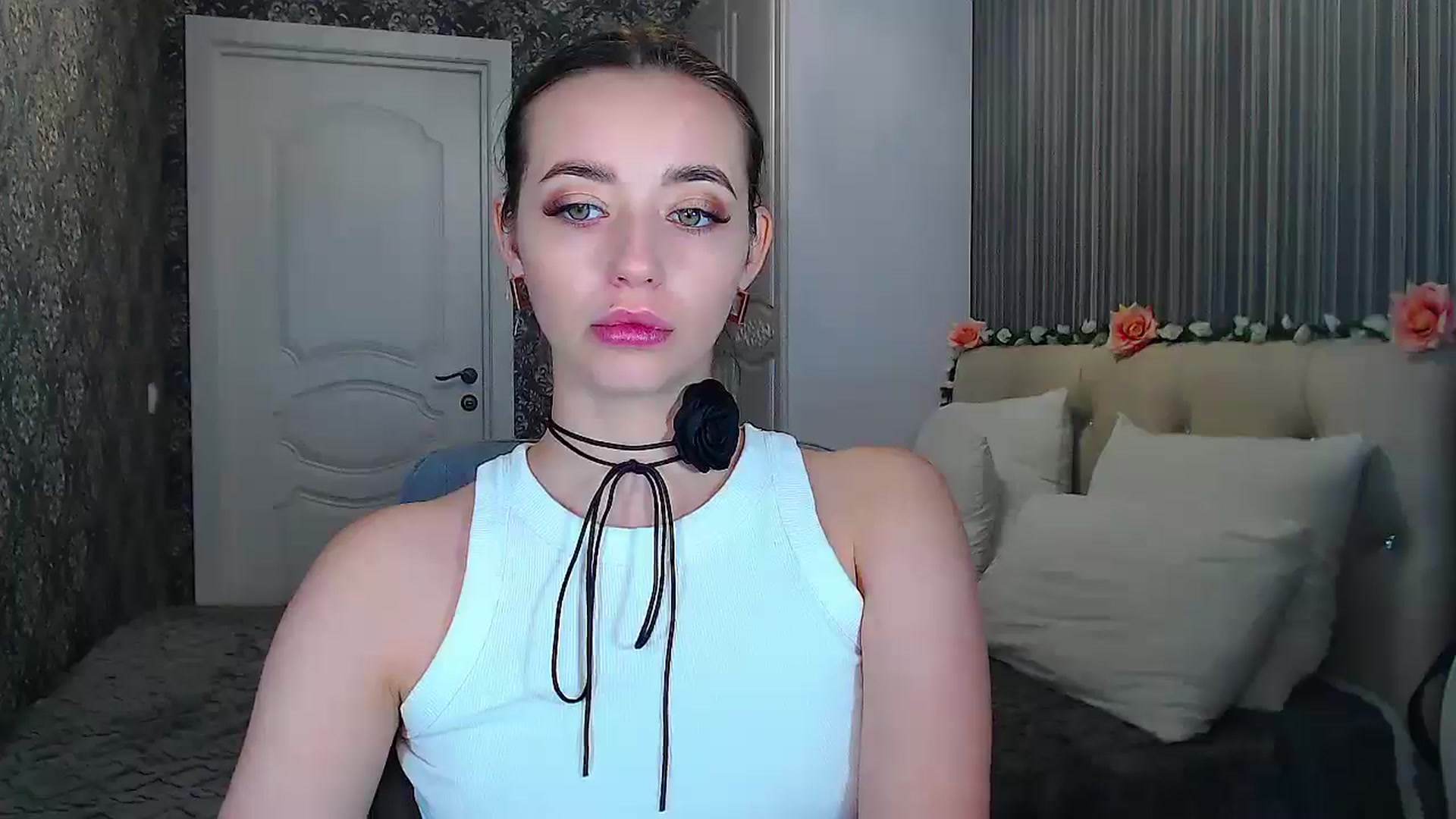 Gallery image thumbnail from EmeraldLilyyy's myfreecams stream on, 10/19/2024, 10:59 image 7 of 20