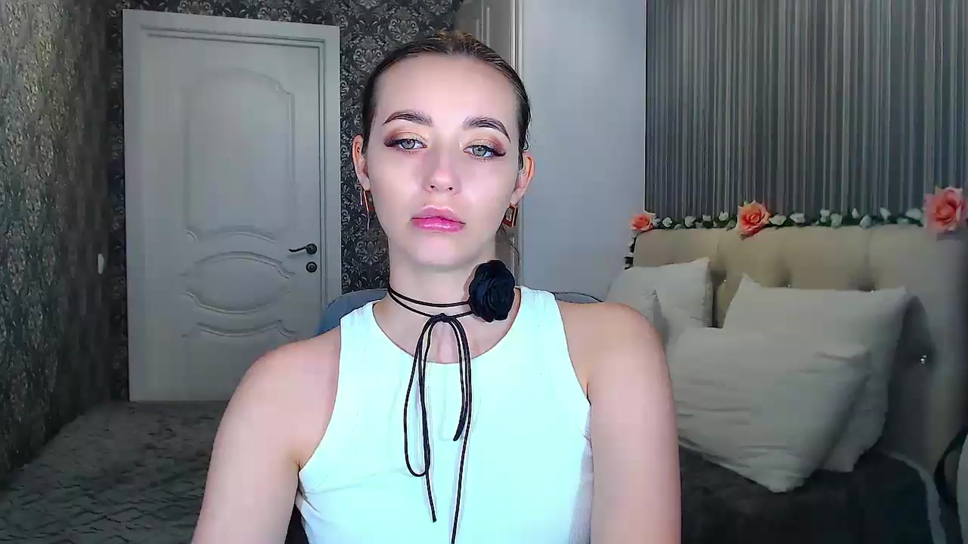 Gallery image thumbnail from EmeraldLilyyy's myfreecams stream on, 10/19/2024, 10:59 image 17 of 20