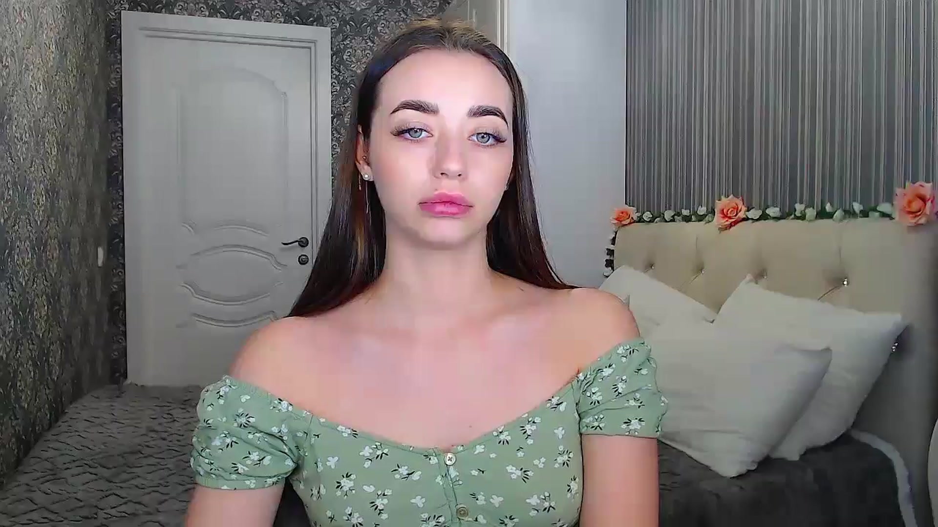 Gallery image thumbnail from EmeraldLilyyy's myfreecams stream on, 10/20/2024, 09:25 image 1 of 20