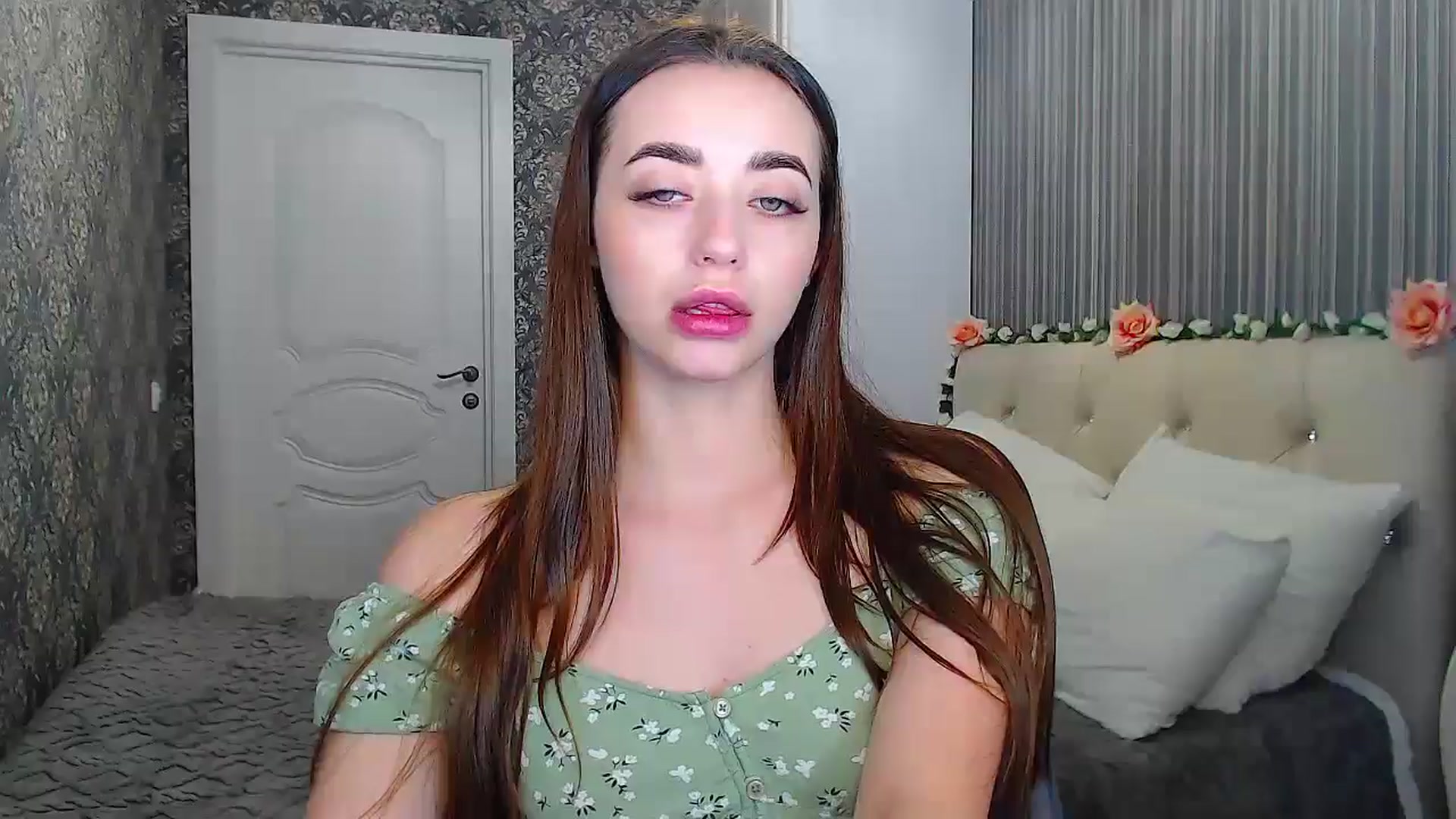 Gallery image thumbnail from EmeraldLilyyy's myfreecams stream on, 10/20/2024, 09:25 image 20 of 20