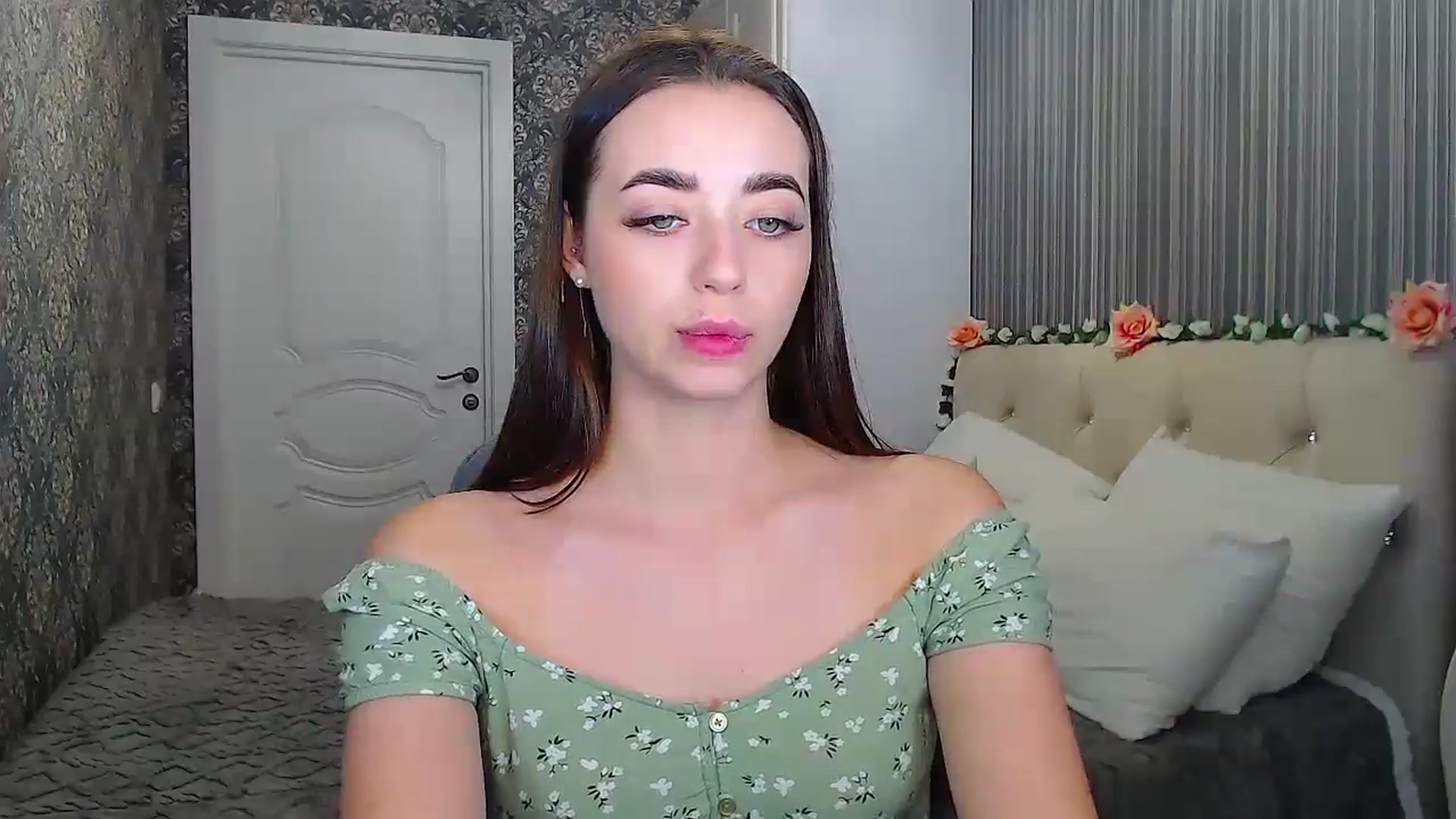 Gallery image thumbnail from EmeraldLilyyy's myfreecams stream on, 10/20/2024, 09:25 image 7 of 20
