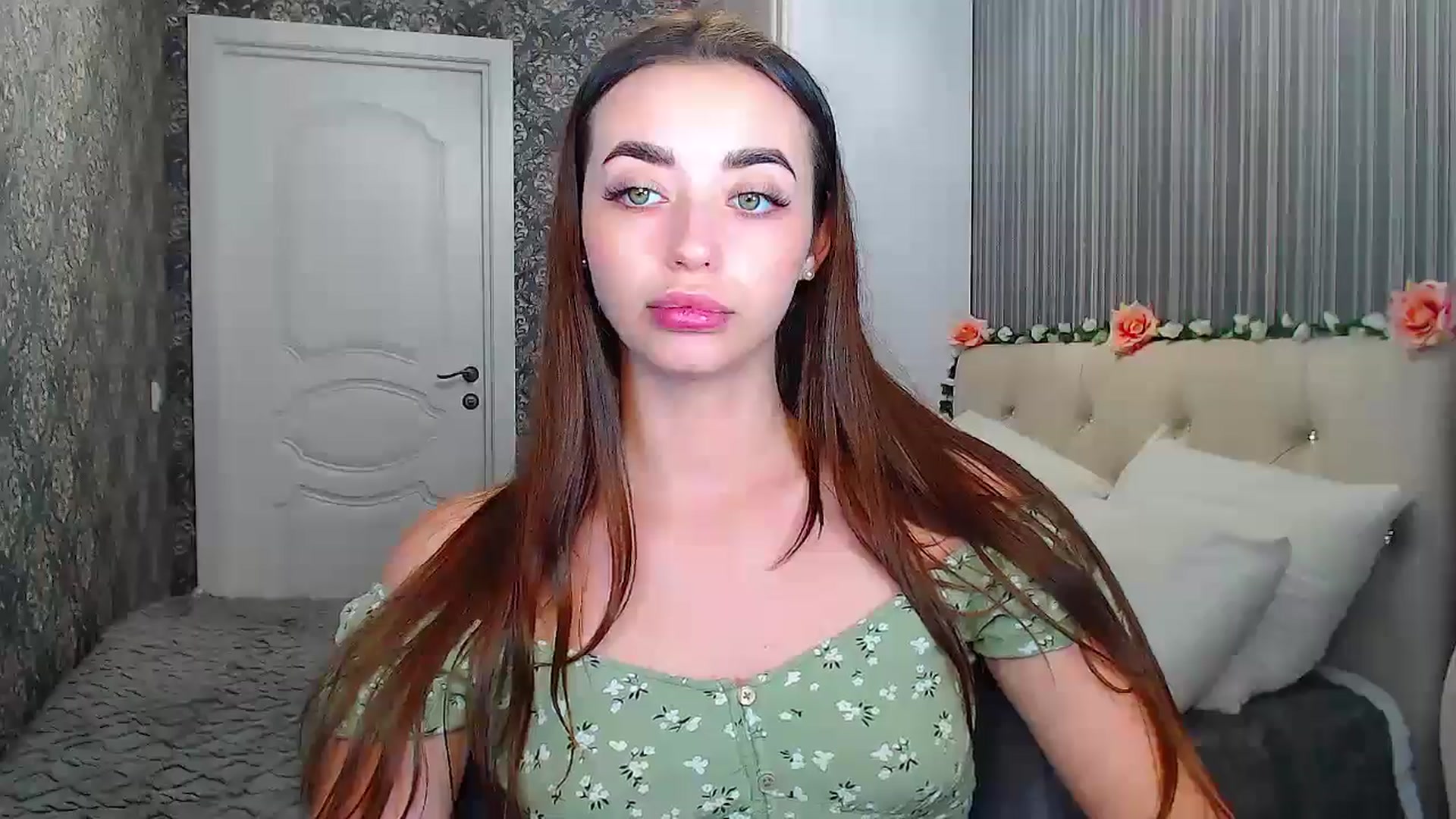 Gallery image thumbnail from EmeraldLilyyy's myfreecams stream on, 10/20/2024, 09:25 image 16 of 20