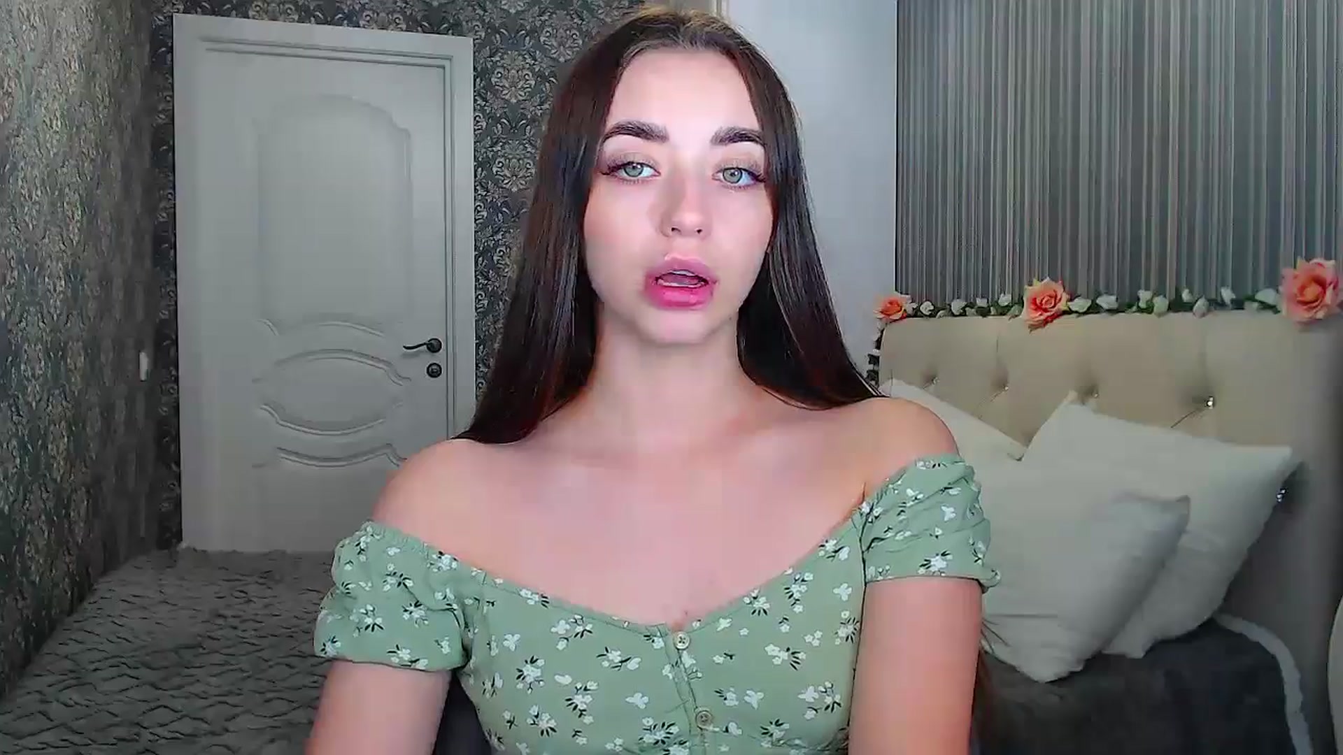Gallery image thumbnail from EmeraldLilyyy's myfreecams stream on, 10/20/2024, 09:25 image 11 of 20