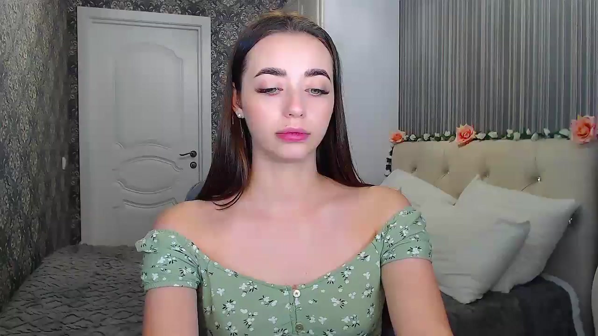 Gallery image thumbnail from EmeraldLilyyy's myfreecams stream on, 10/20/2024, 09:25 image 6 of 20