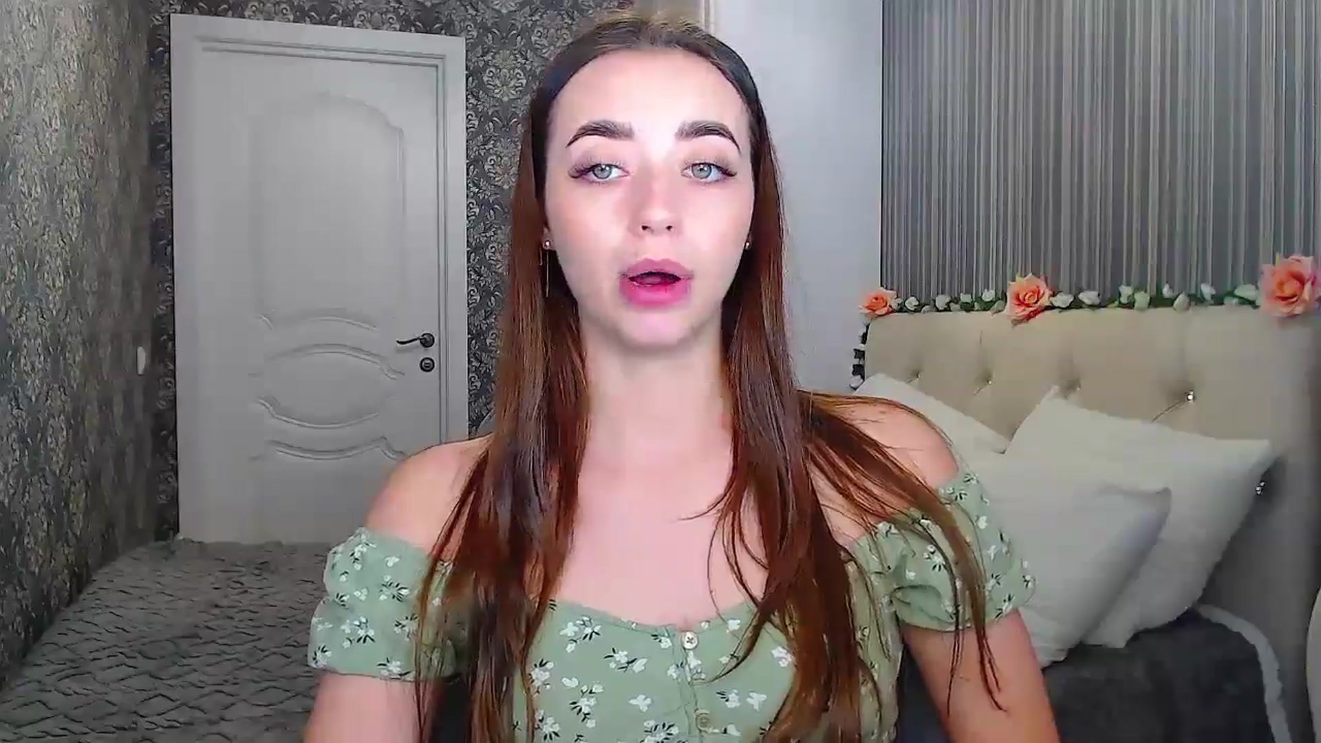 Gallery image thumbnail from EmeraldLilyyy's myfreecams stream on, 10/20/2024, 09:25 image 10 of 20