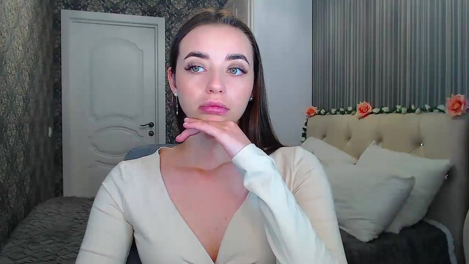 Gallery image thumbnail from EmeraldLilyyy's myfreecams stream on, 10/21/2024, 12:18 image 18 of 20