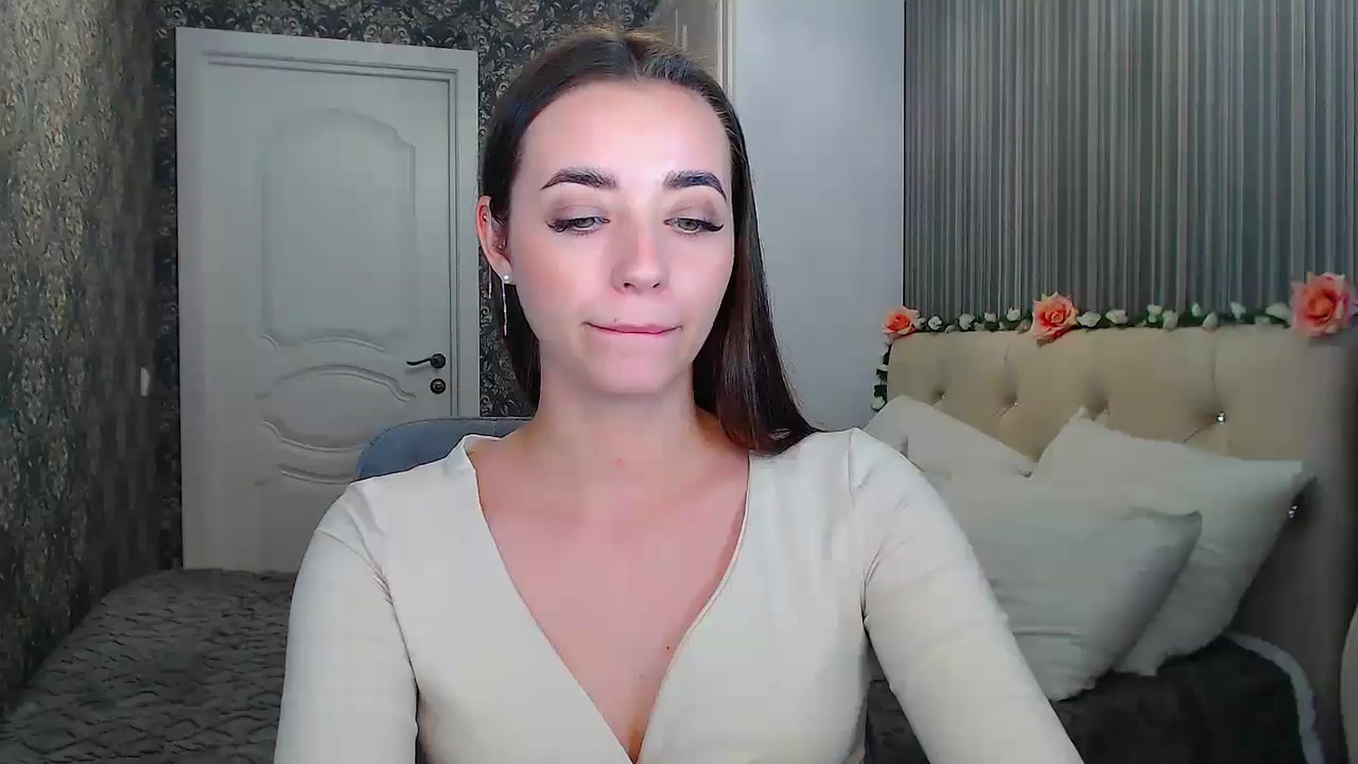 Gallery image thumbnail from EmeraldLilyyy's myfreecams stream on, 10/21/2024, 12:18 image 19 of 20