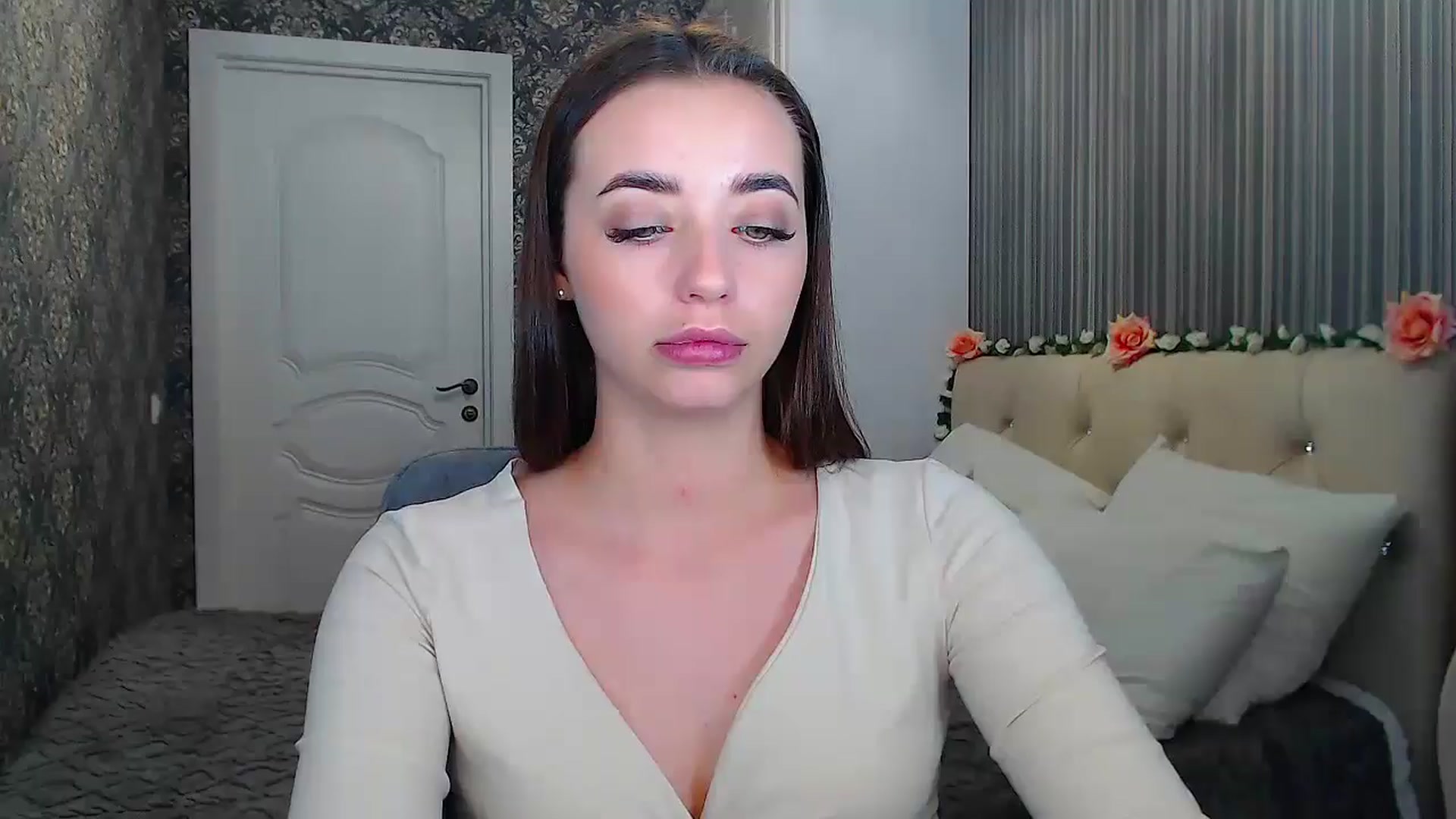 Gallery image thumbnail from EmeraldLilyyy's myfreecams stream on, 10/21/2024, 12:18 image 8 of 20