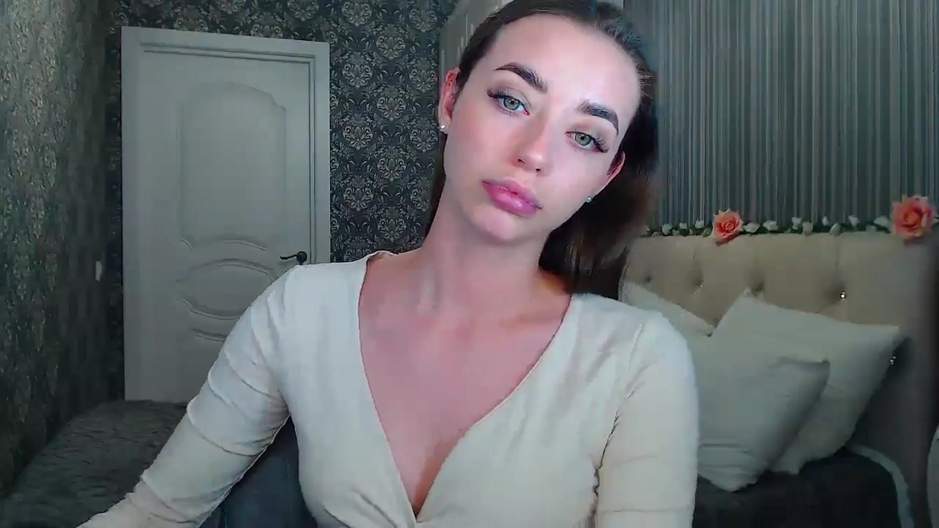 Gallery image thumbnail from EmeraldLilyyy's myfreecams stream on, 10/21/2024, 12:18 image 3 of 20
