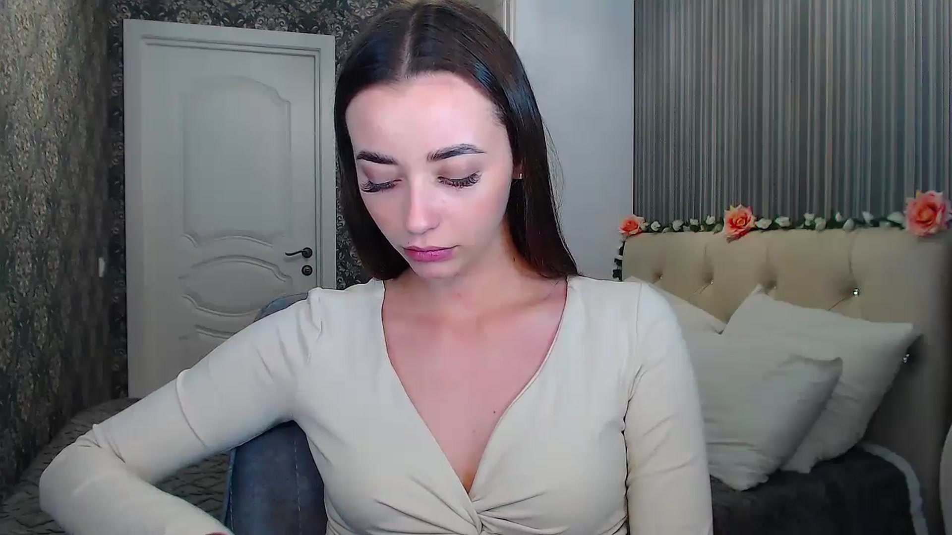 Gallery image thumbnail from EmeraldLilyyy's myfreecams stream on, 10/21/2024, 12:18 image 7 of 20