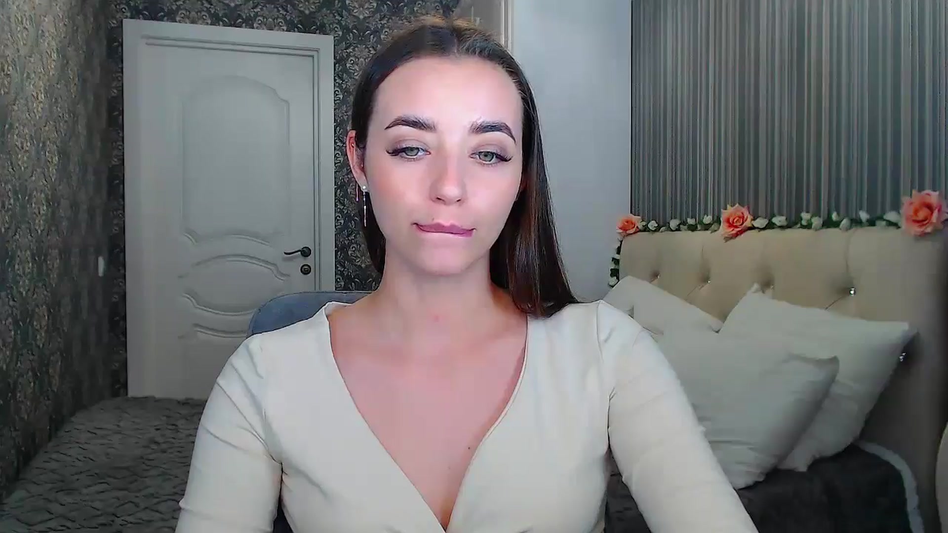 Gallery image thumbnail from EmeraldLilyyy's myfreecams stream on, 10/21/2024, 12:18 image 17 of 20