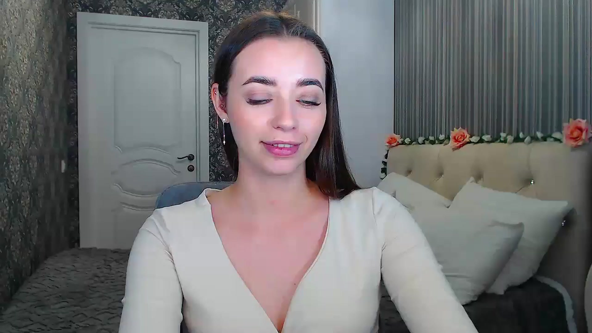 Gallery image thumbnail from EmeraldLilyyy's myfreecams stream on, 10/21/2024, 12:18 image 16 of 20