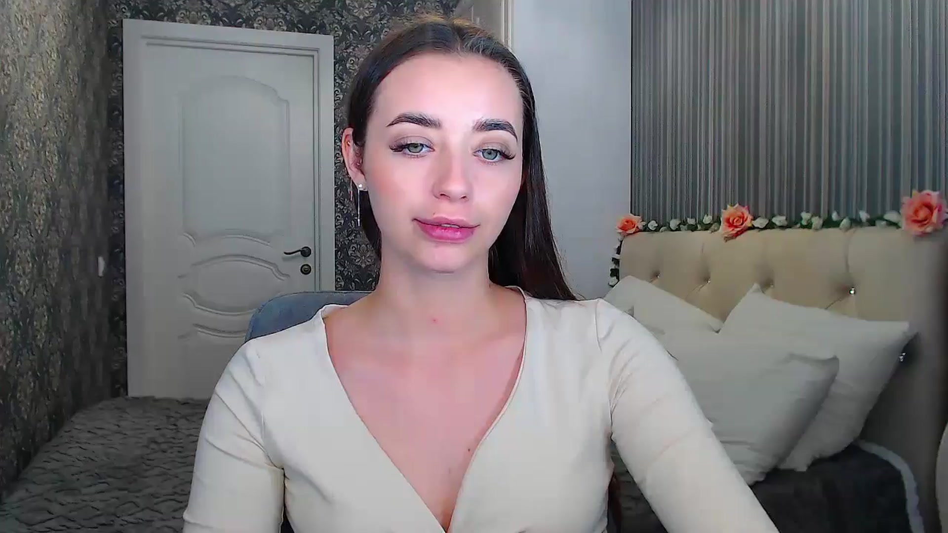 Gallery image thumbnail from EmeraldLilyyy's myfreecams stream on, 10/21/2024, 12:18 image 14 of 20