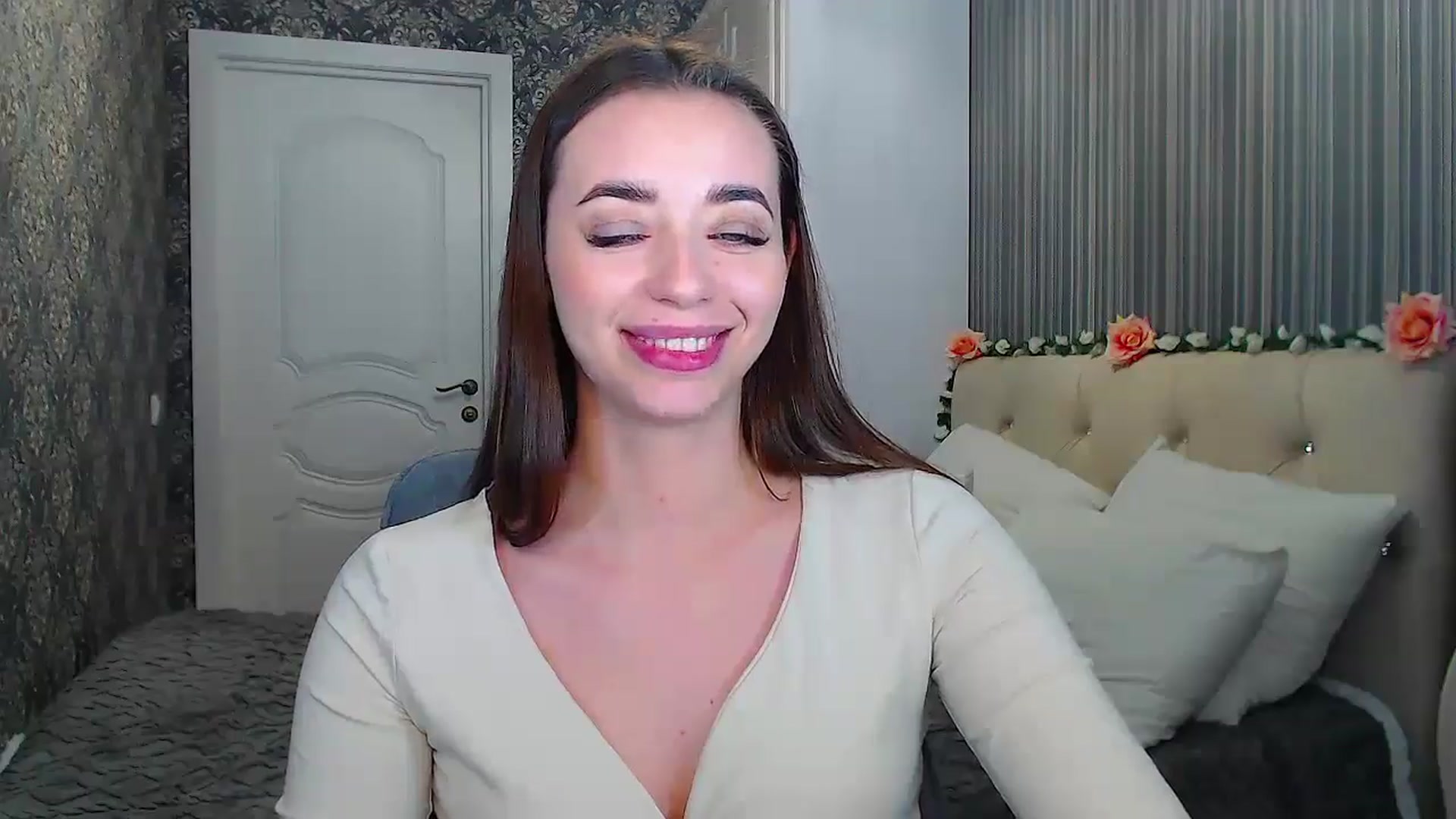 Gallery image thumbnail from EmeraldLilyyy's myfreecams stream on, 10/21/2024, 13:30 image 4 of 20
