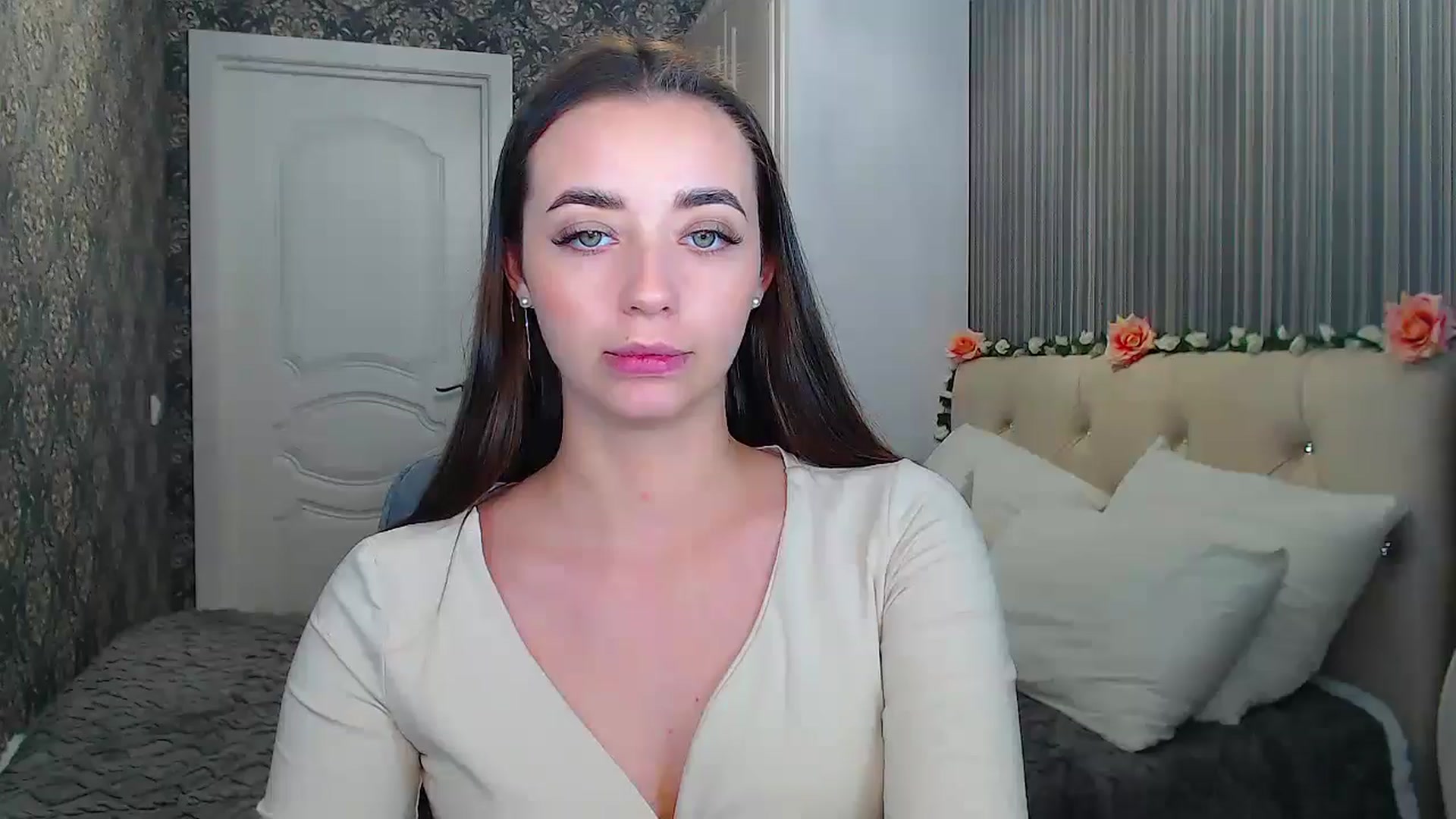 Gallery image thumbnail from EmeraldLilyyy's myfreecams stream on, 10/21/2024, 13:30 image 8 of 20