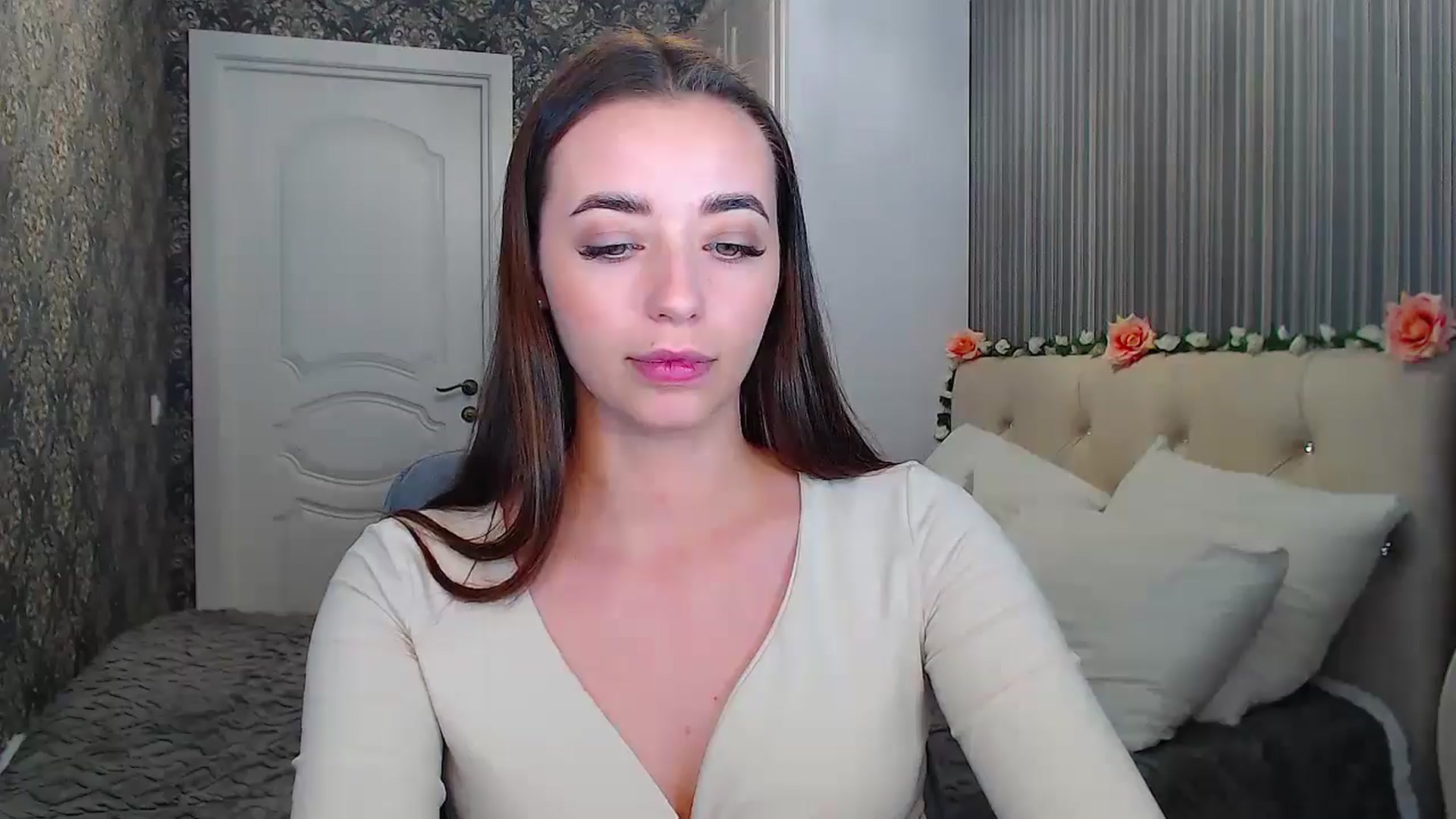 Gallery image thumbnail from EmeraldLilyyy's myfreecams stream on, 10/21/2024, 13:30 image 9 of 20