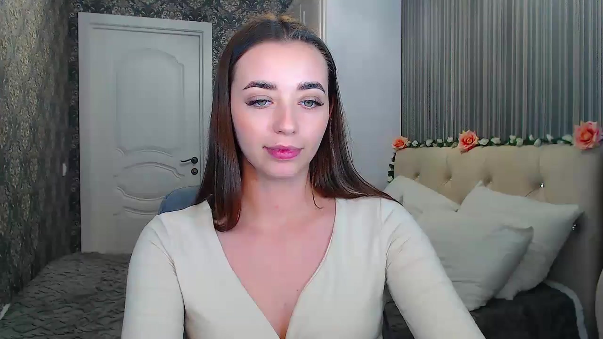 Gallery image thumbnail from EmeraldLilyyy's myfreecams stream on, 10/21/2024, 13:30 image 5 of 20