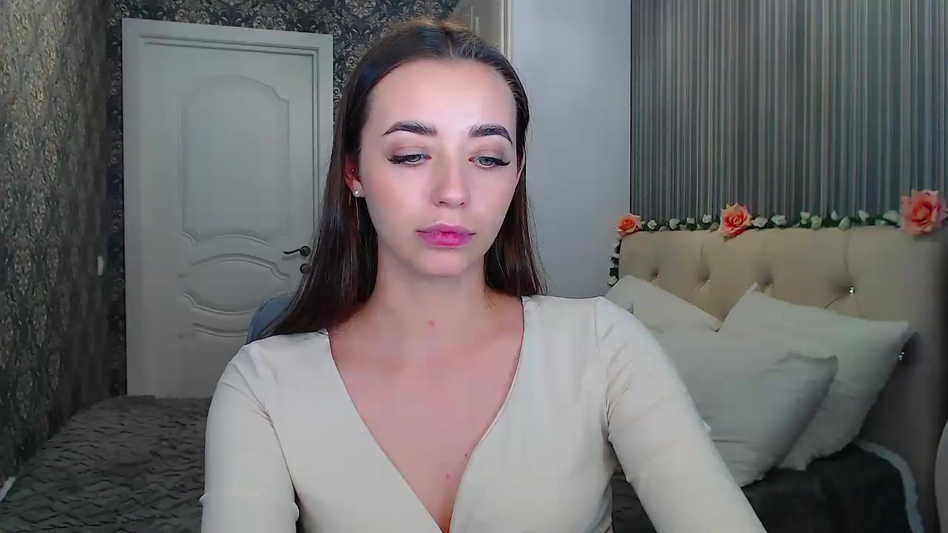 Gallery image thumbnail from EmeraldLilyyy's myfreecams stream on, 10/21/2024, 13:30 image 18 of 20